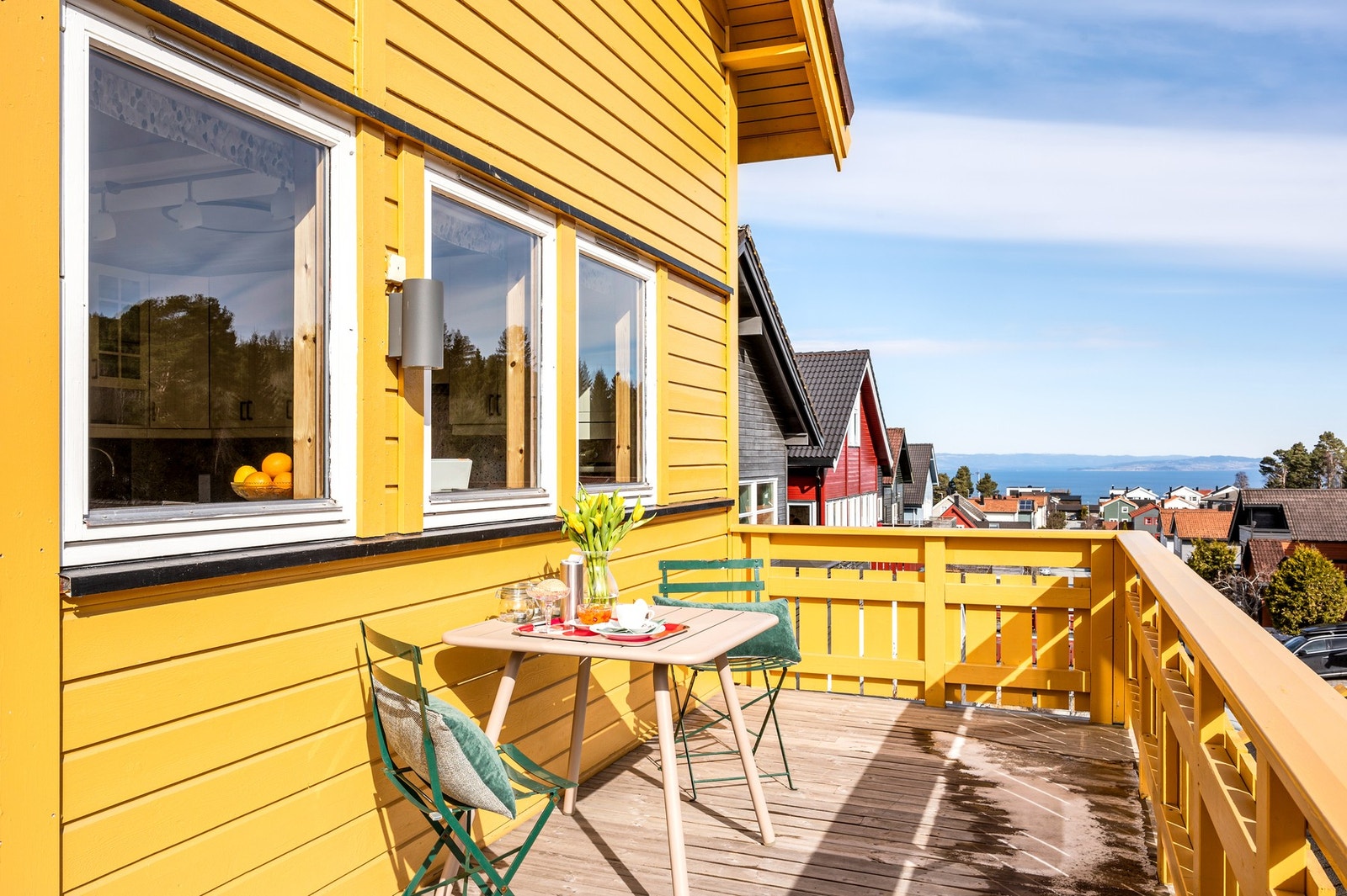 Fra kjøkkenet kommer man ut til en lekker balkong på ca. 11 kvm. Galleribilde