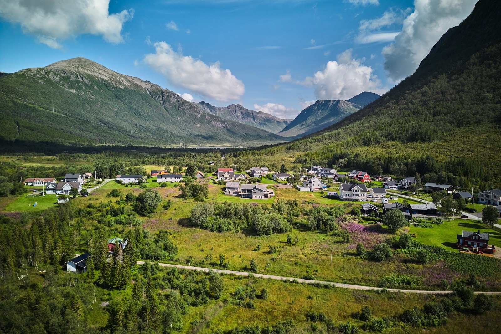 Stor boligtomt på 12 887 kvm beliggende i Langbakkveien i Sigerfjord. Galleribilde