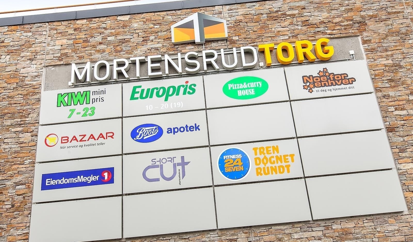 - Nærhet til bhg, skoler, marka, idrettsanlegg, kjøpesenter m.m. - Galleribilde