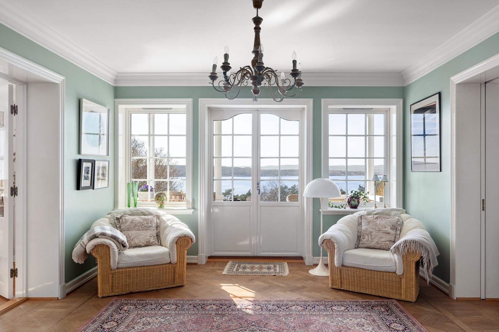 Utgang til overbygget terrasse Galleribilde