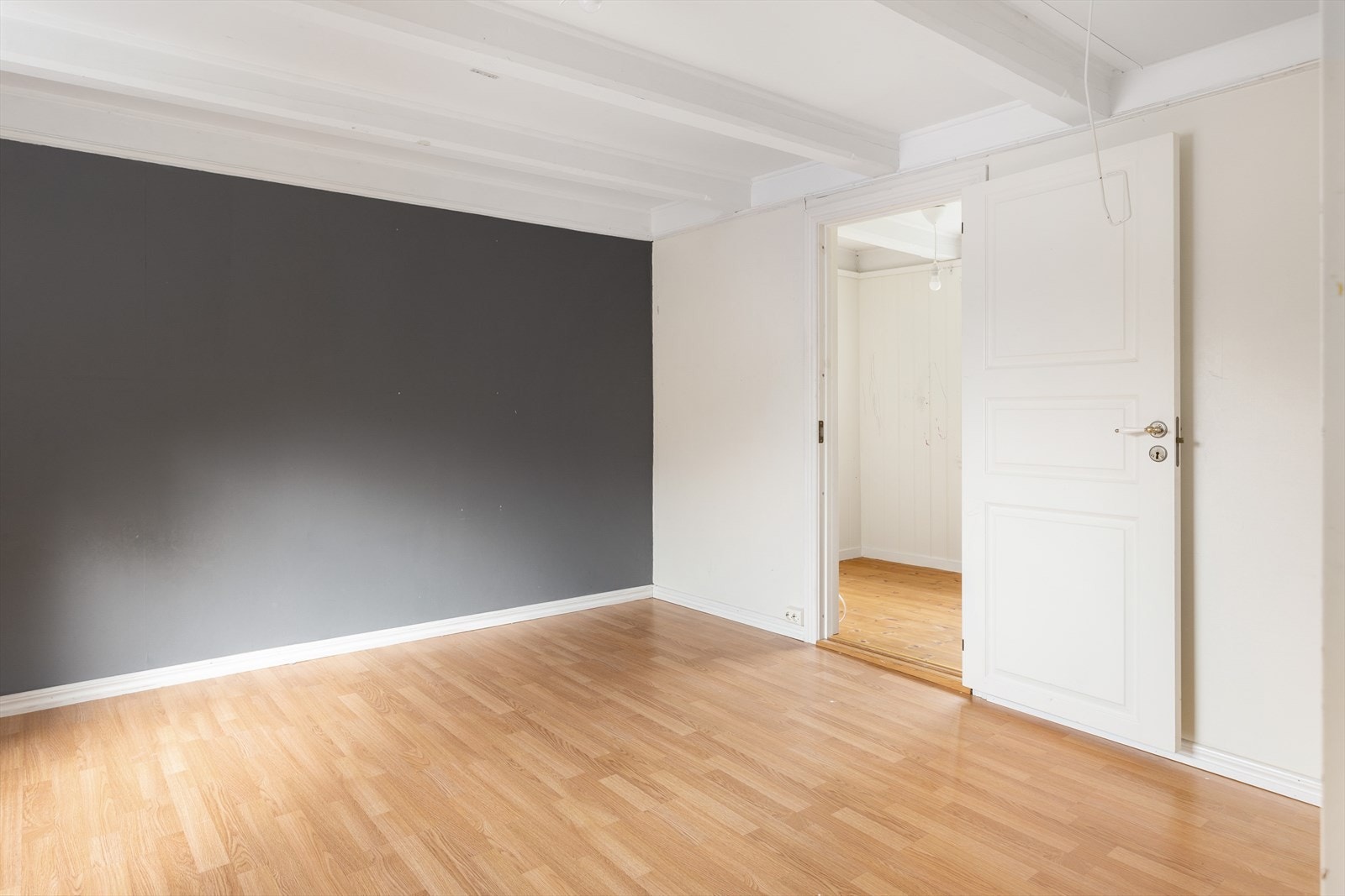 Herfra er det tilkomst øvrig soverom som kan benyttes som walk-in closet. Galleribilde