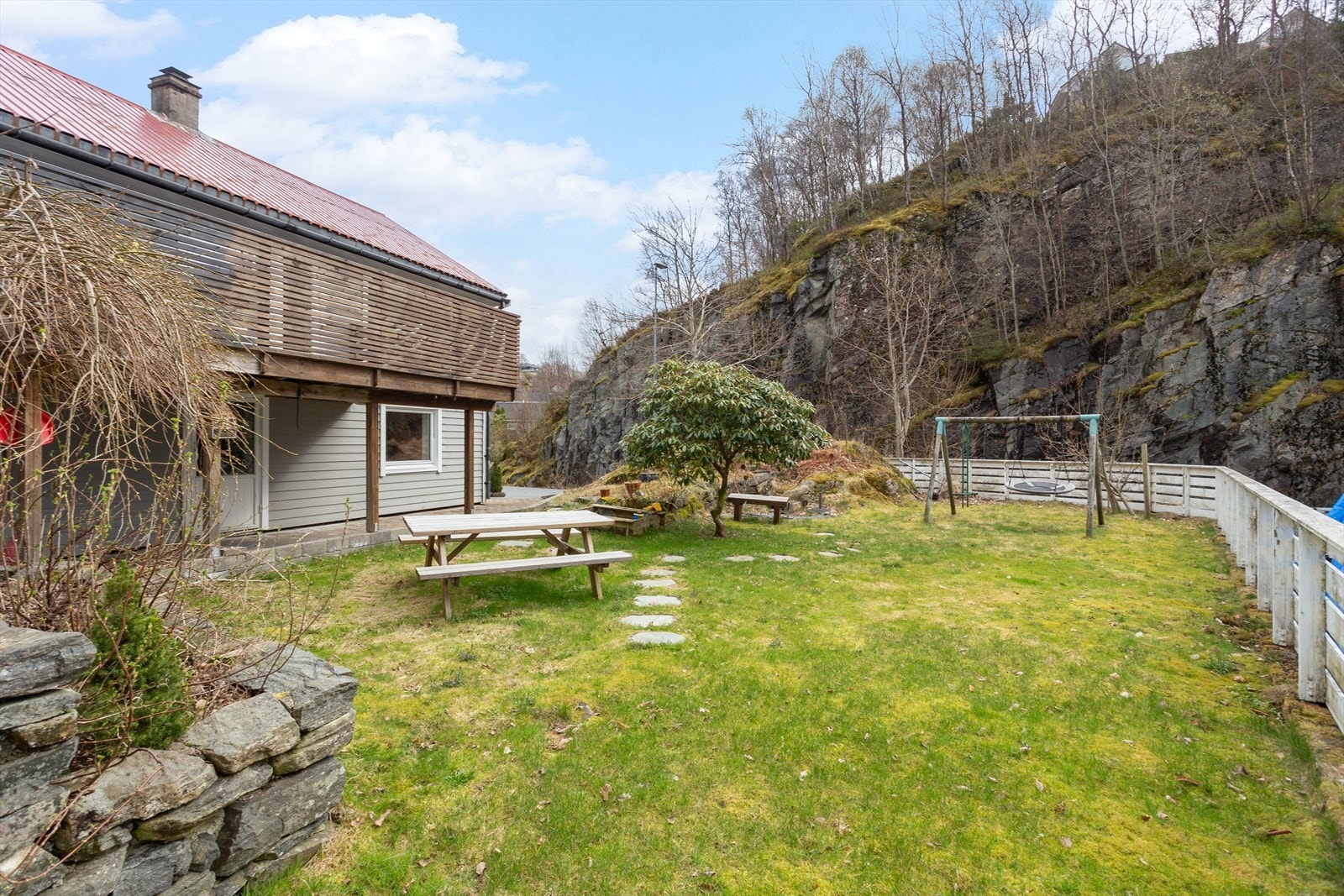 Romslig hage Galleribilde