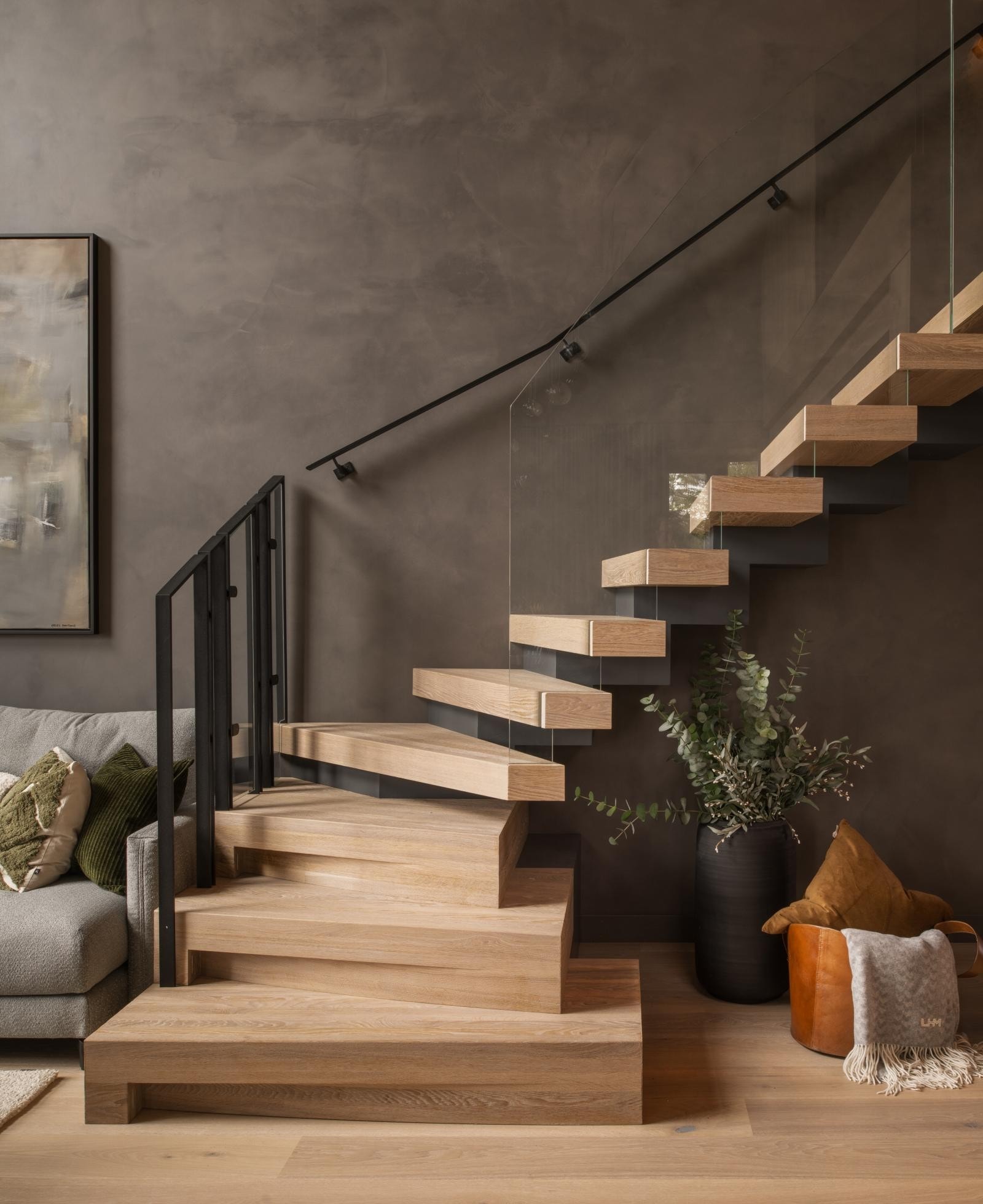 Skreddersydd trapp i massiv eik fra kvalitetsleverandøren XTRAPP.