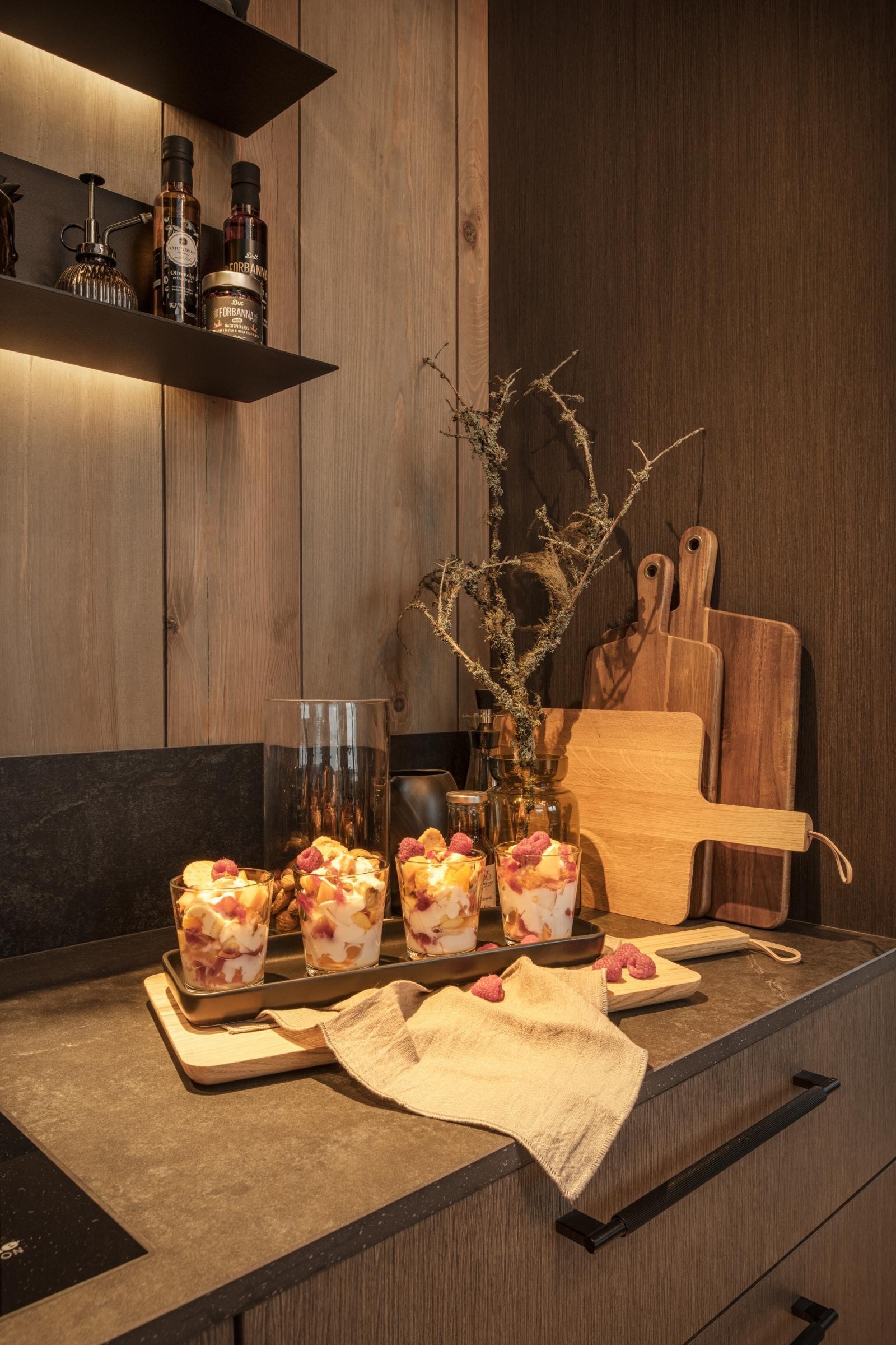 Leiligheten er spesialdesignet av LHM Interiør og utført av LHM sine egne håndverkere.