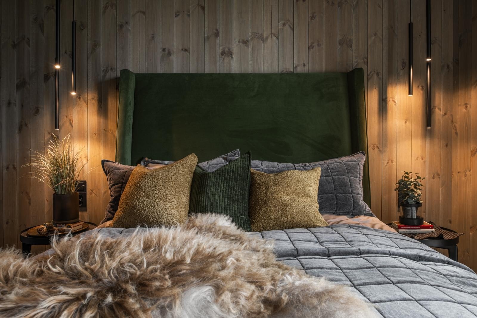 Hovedsoverommet har flotte detaljer og gode vindusflater.