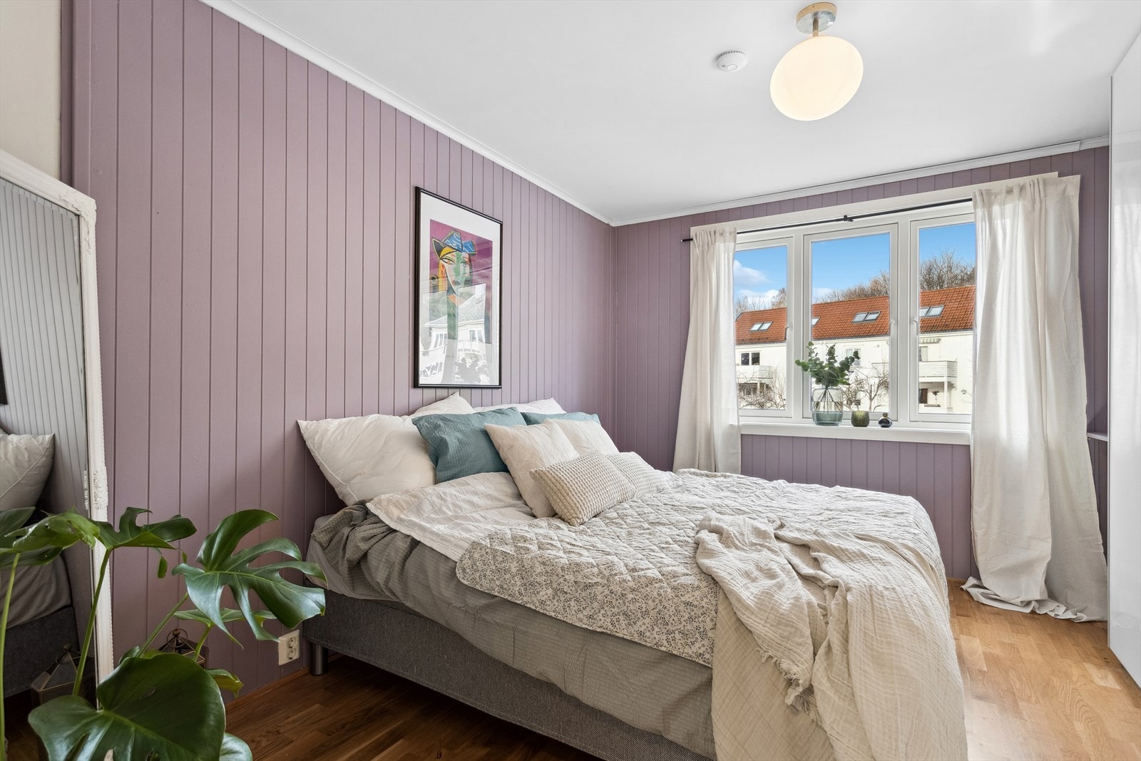Leiligheten har to romslige soverom på hhv. 12,8 og 12,5 m². Galleribilde