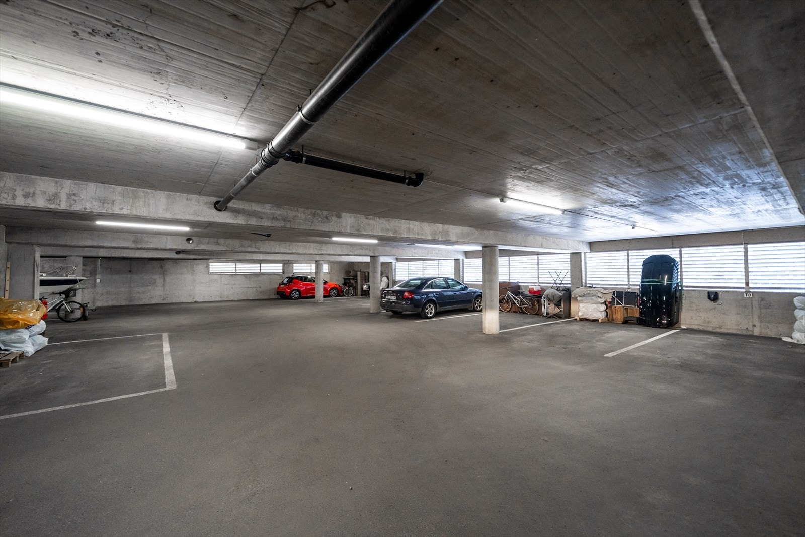 Parkeringsplass nr. 7 medfølger leiligheten. Galleribilde