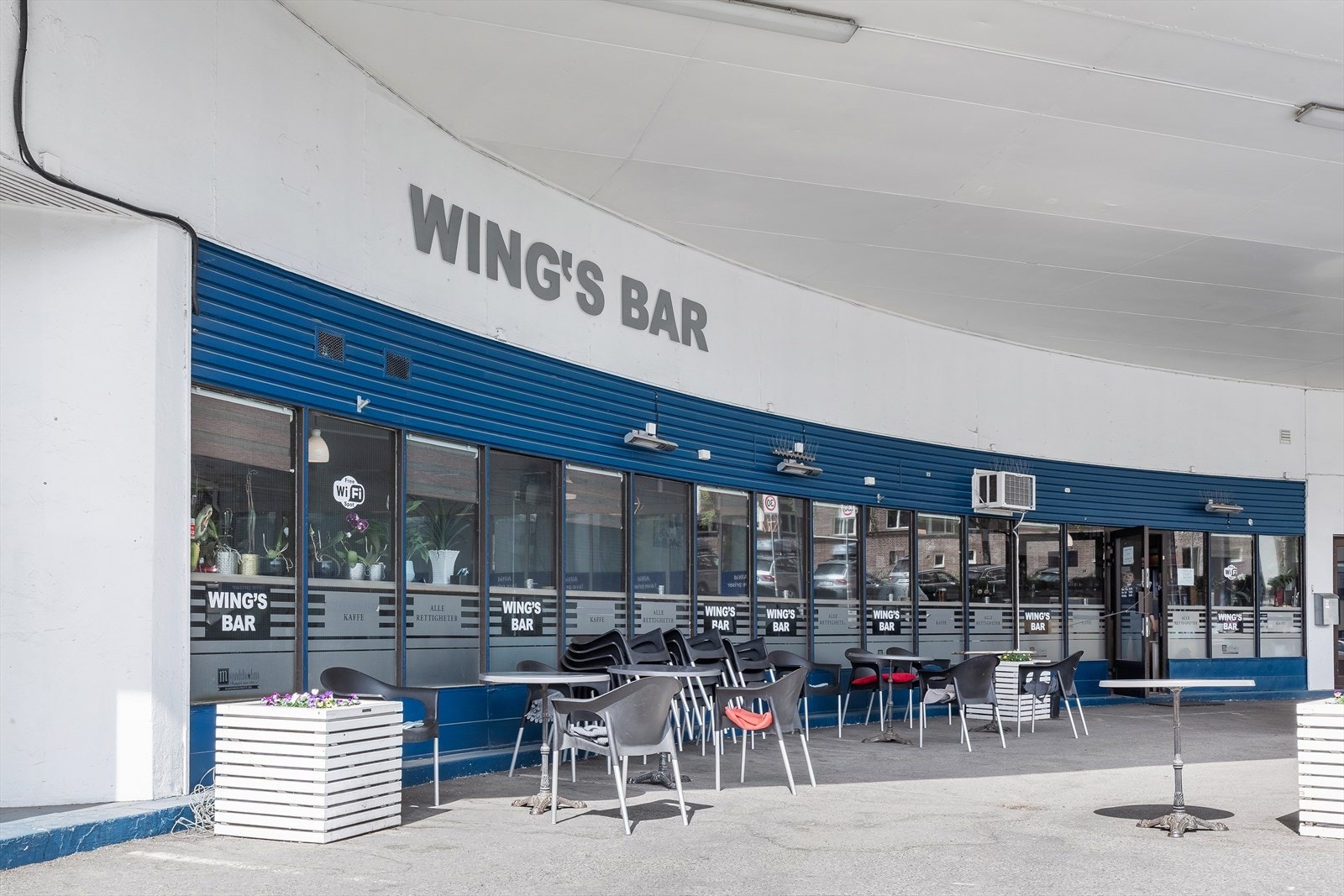 xWingsBar.jpg Galleribilde