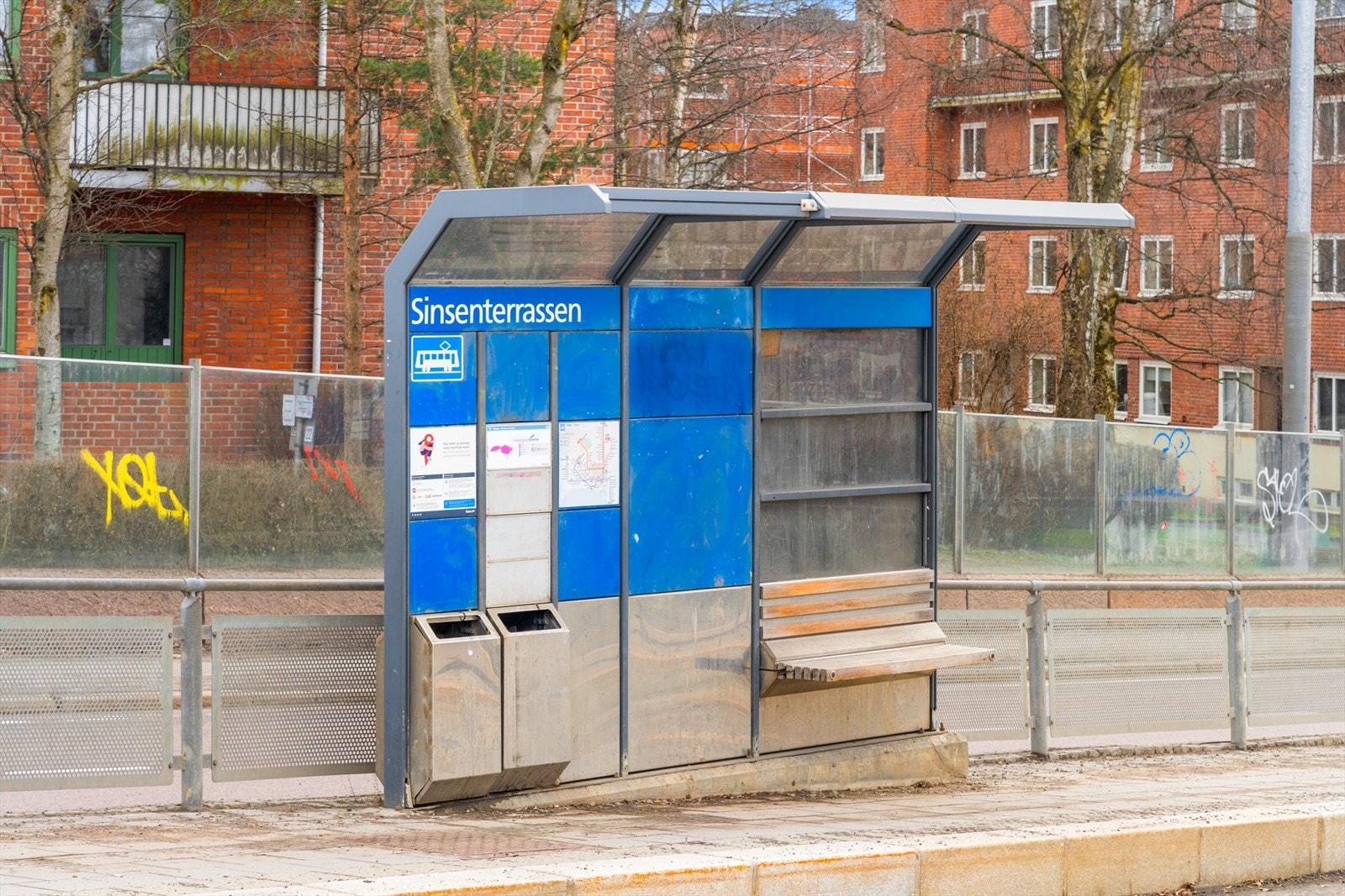 Leiligheten har en meget sentral beliggenhet, med trikkestopp rett utenfor som tar deg direkte til sentrum. Galleribilde
