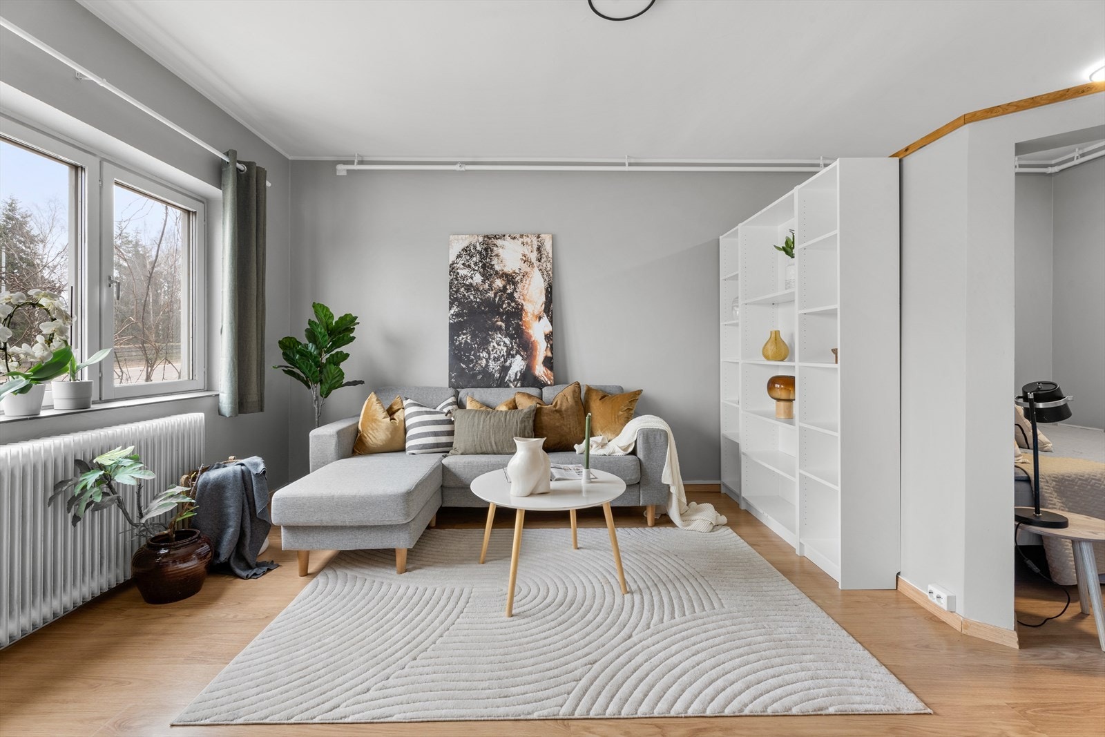 Lys og trivelig stue, med mange ulike interiør muligheter. Galleribilde