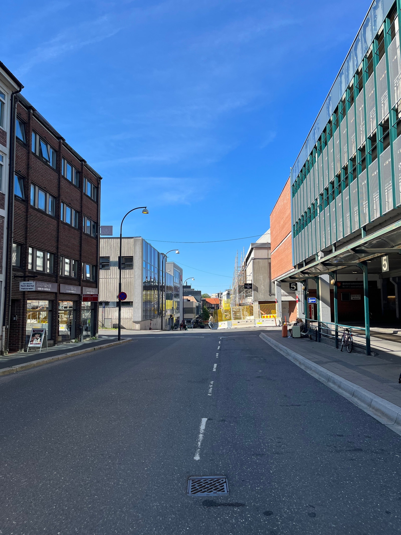 Meget kort vei til gågaten - rett ned bakken Galleribilde