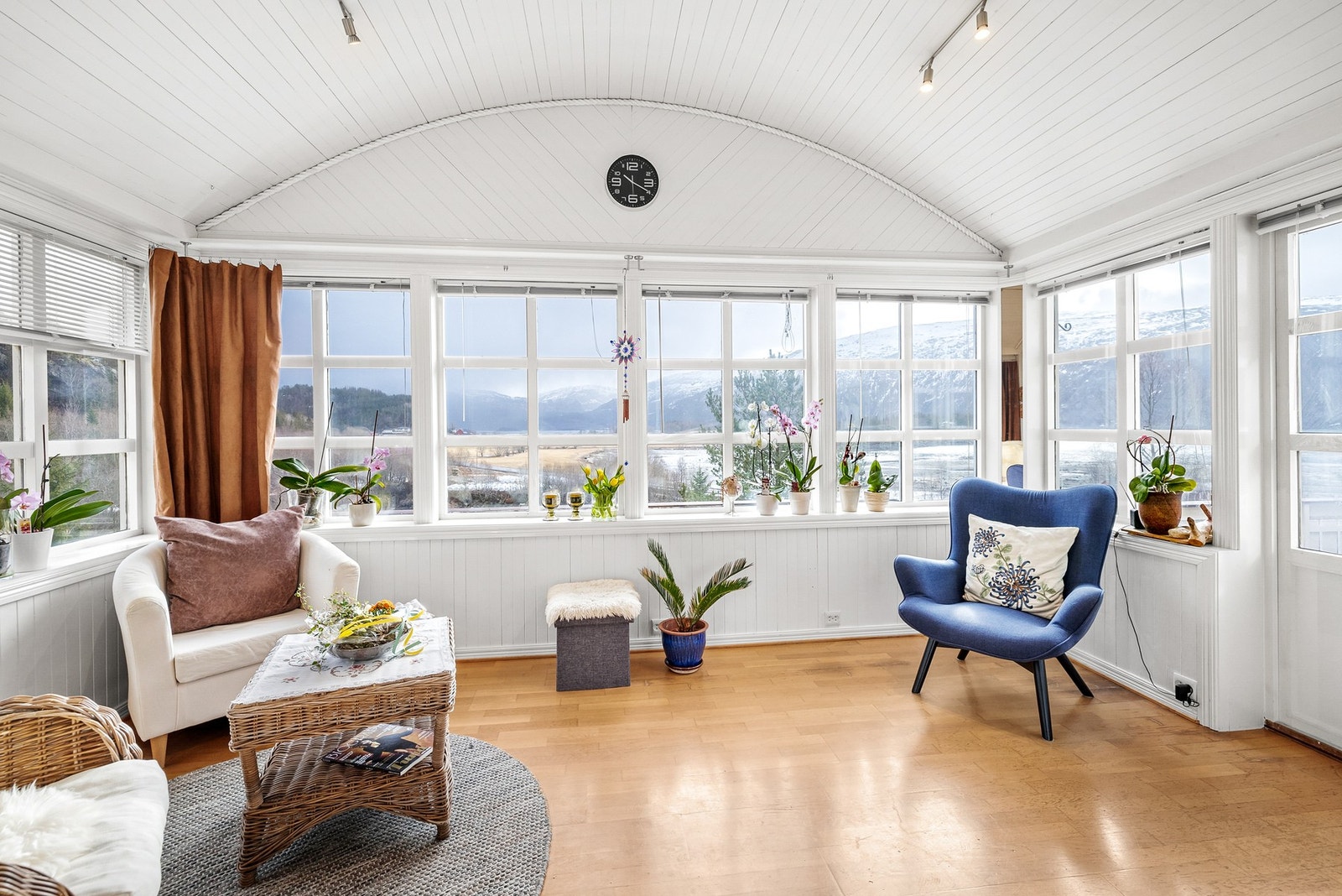 Stue/vinterhage som fremhever utsikten Galleribilde