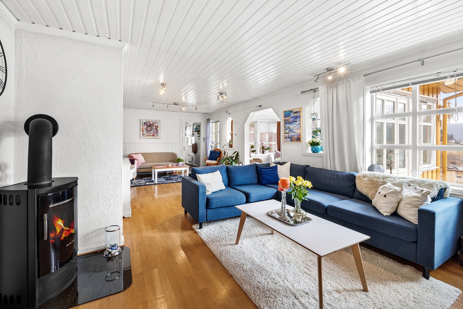 Oppvarmingen er basert på elektrisitet, varmepumpe og vedfyring Galleribilde