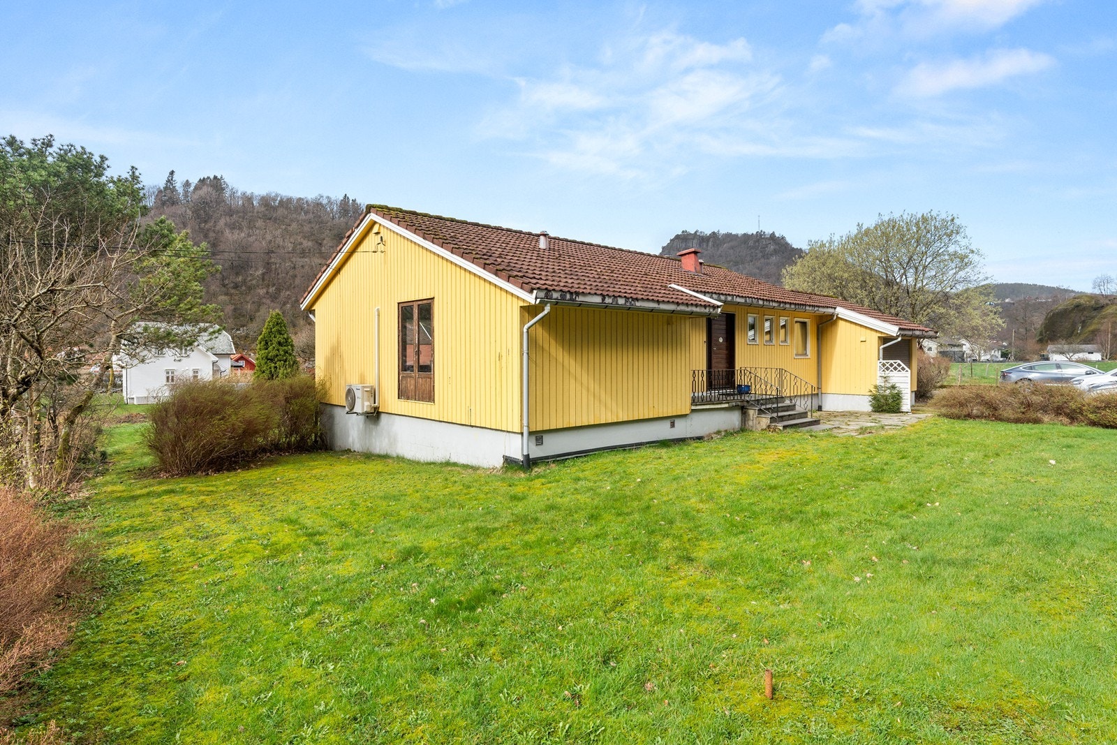 Stor hage som er forholdsvis flat. Galleribilde