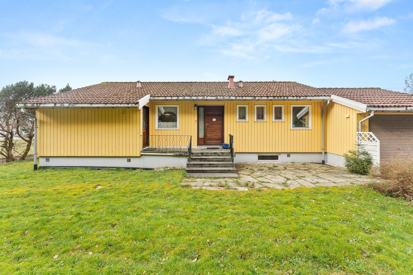 Boligen er fra 1971, og er forholdsvis orginal fra byggeår. Galleribilde