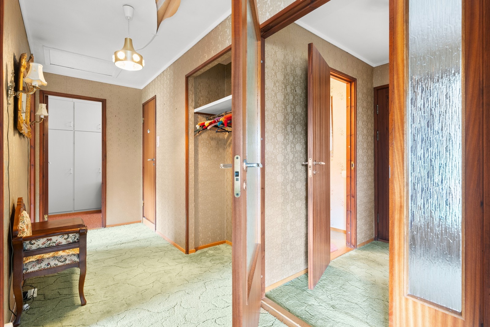 Fra gang mot bad/ wc og 3 soverom. Galleribilde