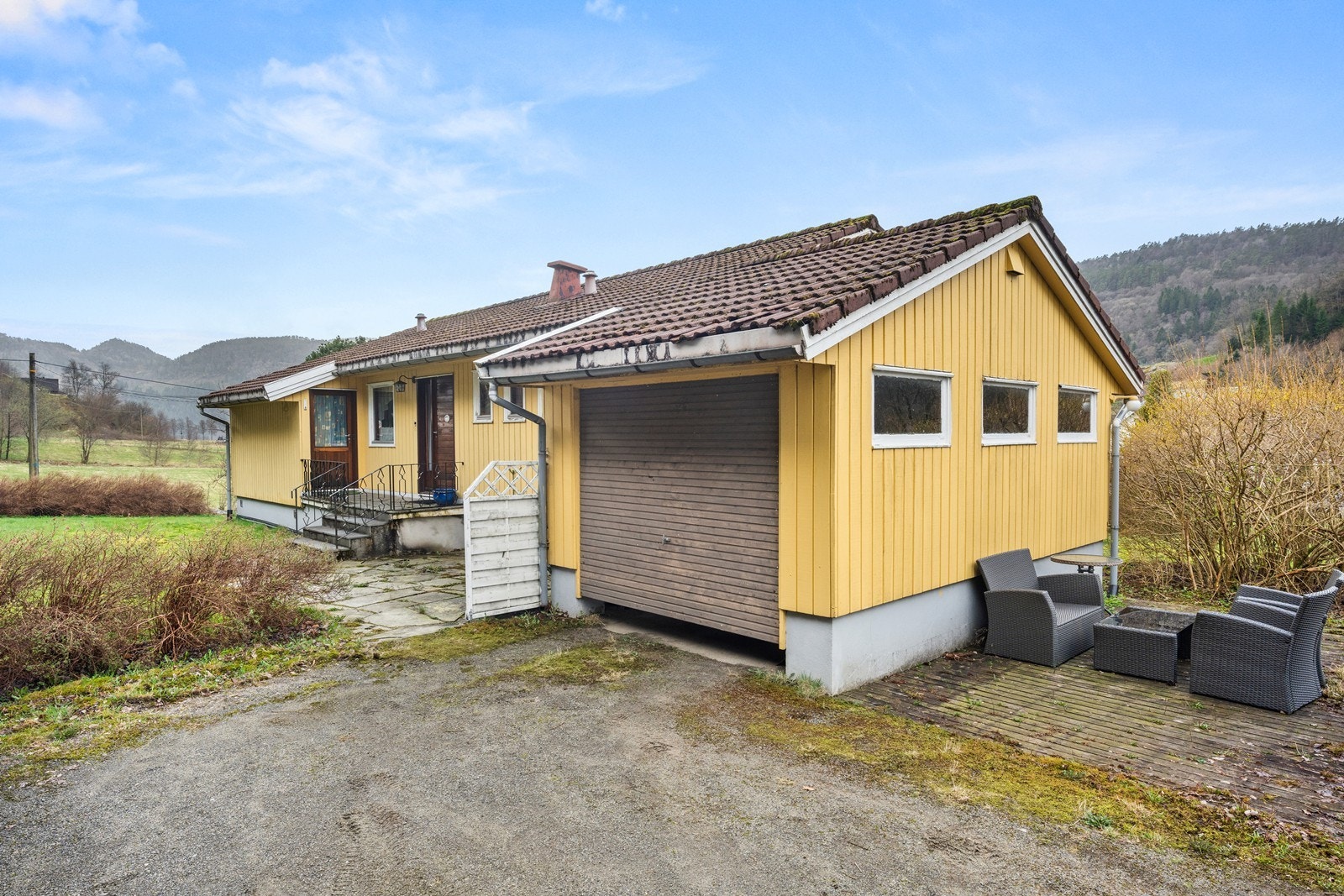 Integrert garasje i boligen. Galleribilde