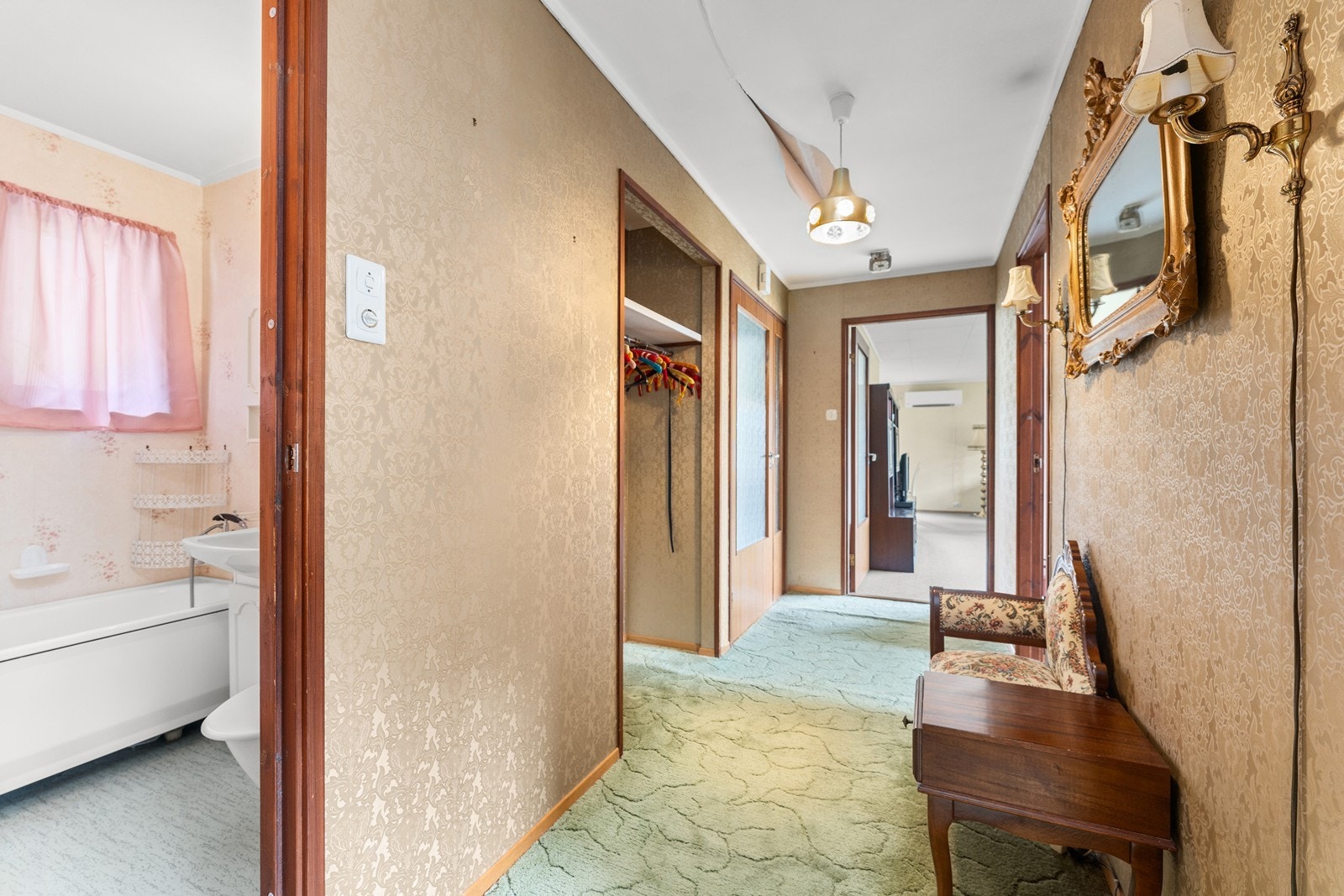 Gang mot stue. Galleribilde