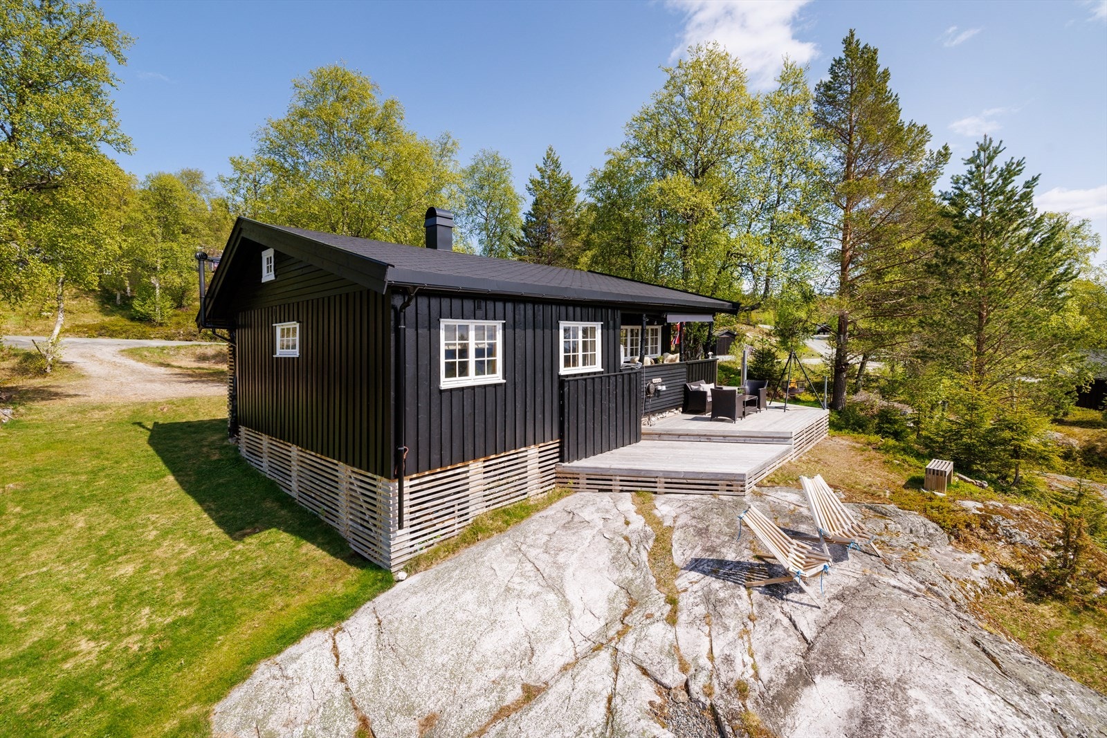 Hytta ligger fantastisk til med god beliggenhet og gode solforhold. Galleribilde