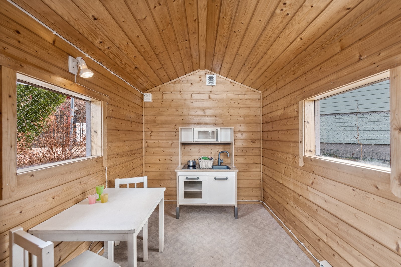 Et eldorado for barn i hagen og med eget "hus". Her kan de slippe fantasti og fine leker til. Galleribilde