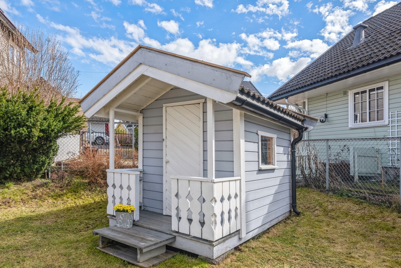 Dukkestue som passer perfekt i hagen. Galleribilde