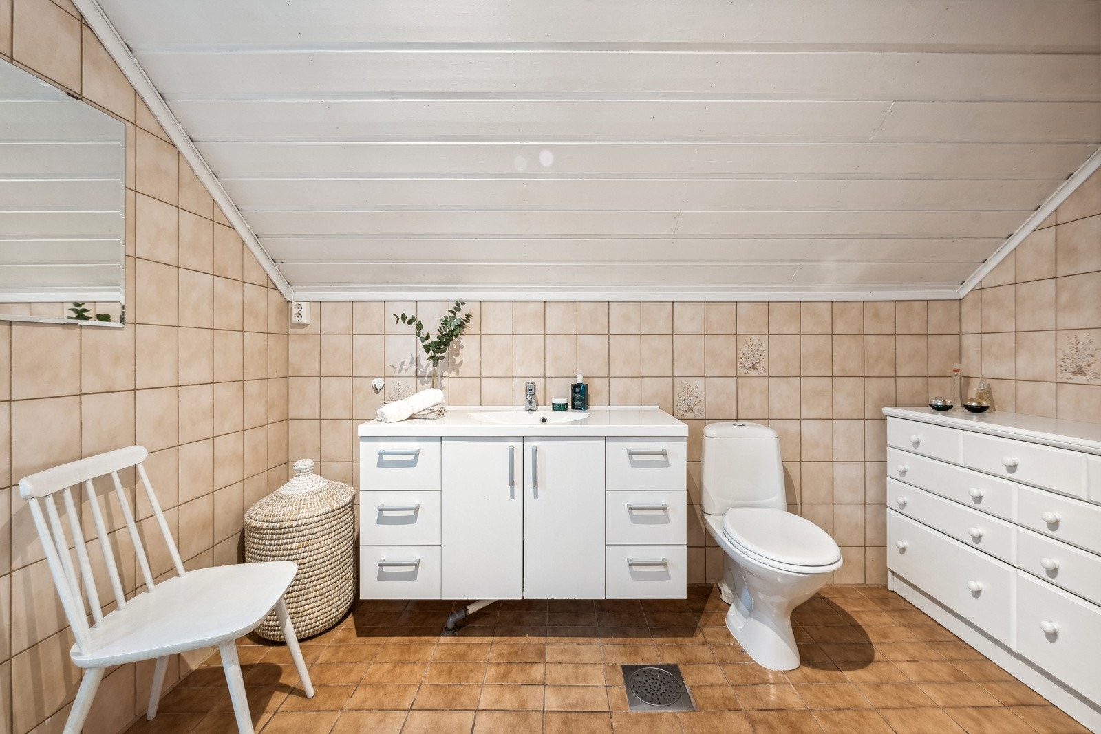 Badet i 2. etasje er av god størrelse. Galleribilde