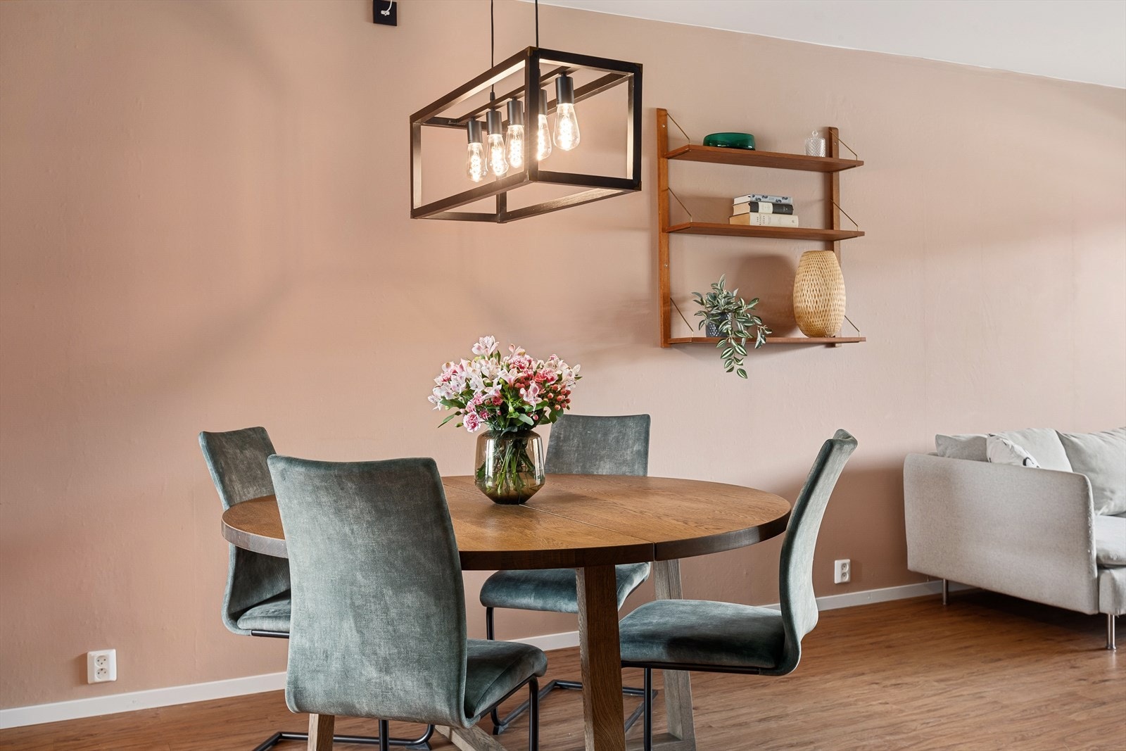 Lampe over spisebord medfølger ikke Galleribilde