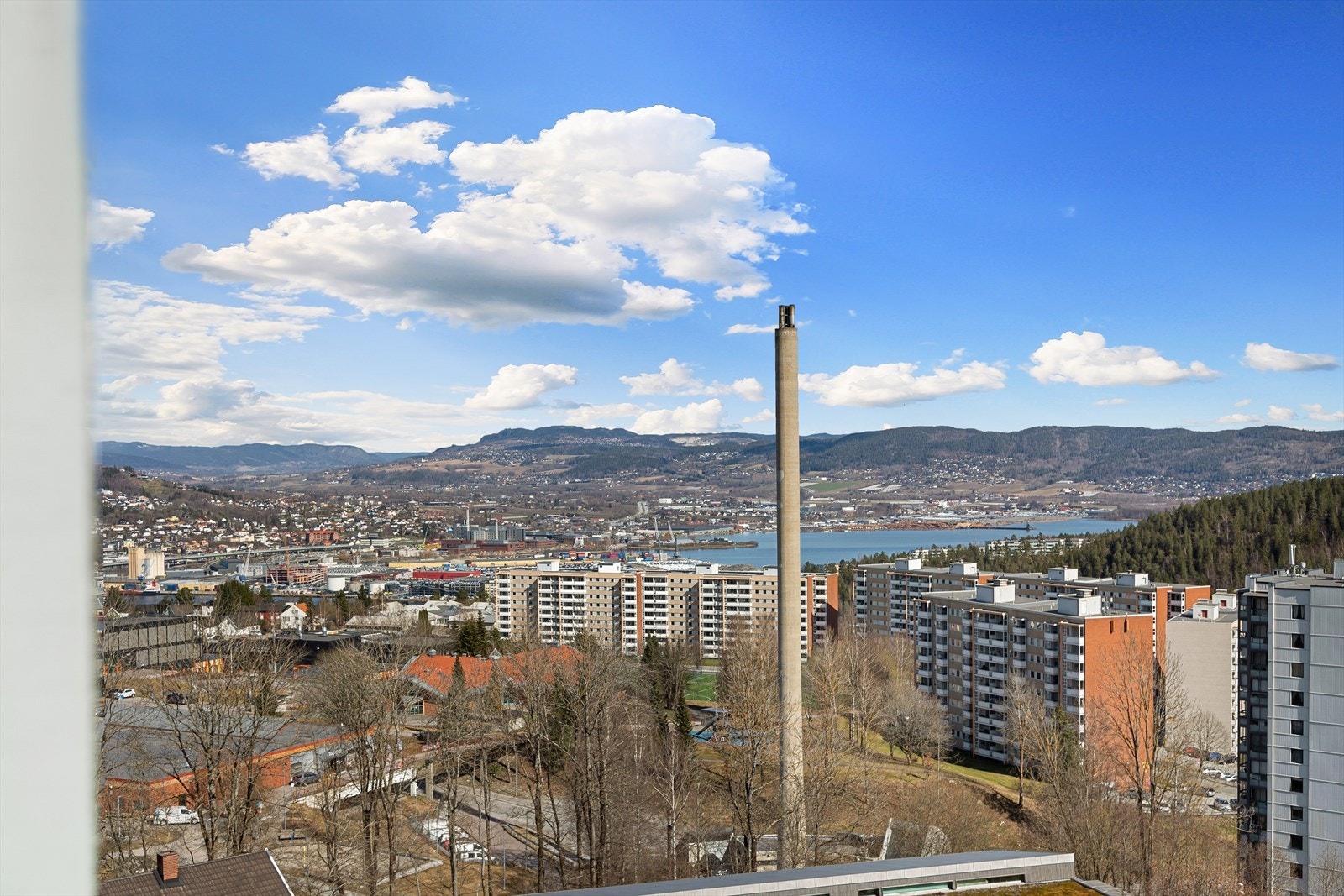 Fantastisk utsikt fra kjøkkenvindu Galleribilde