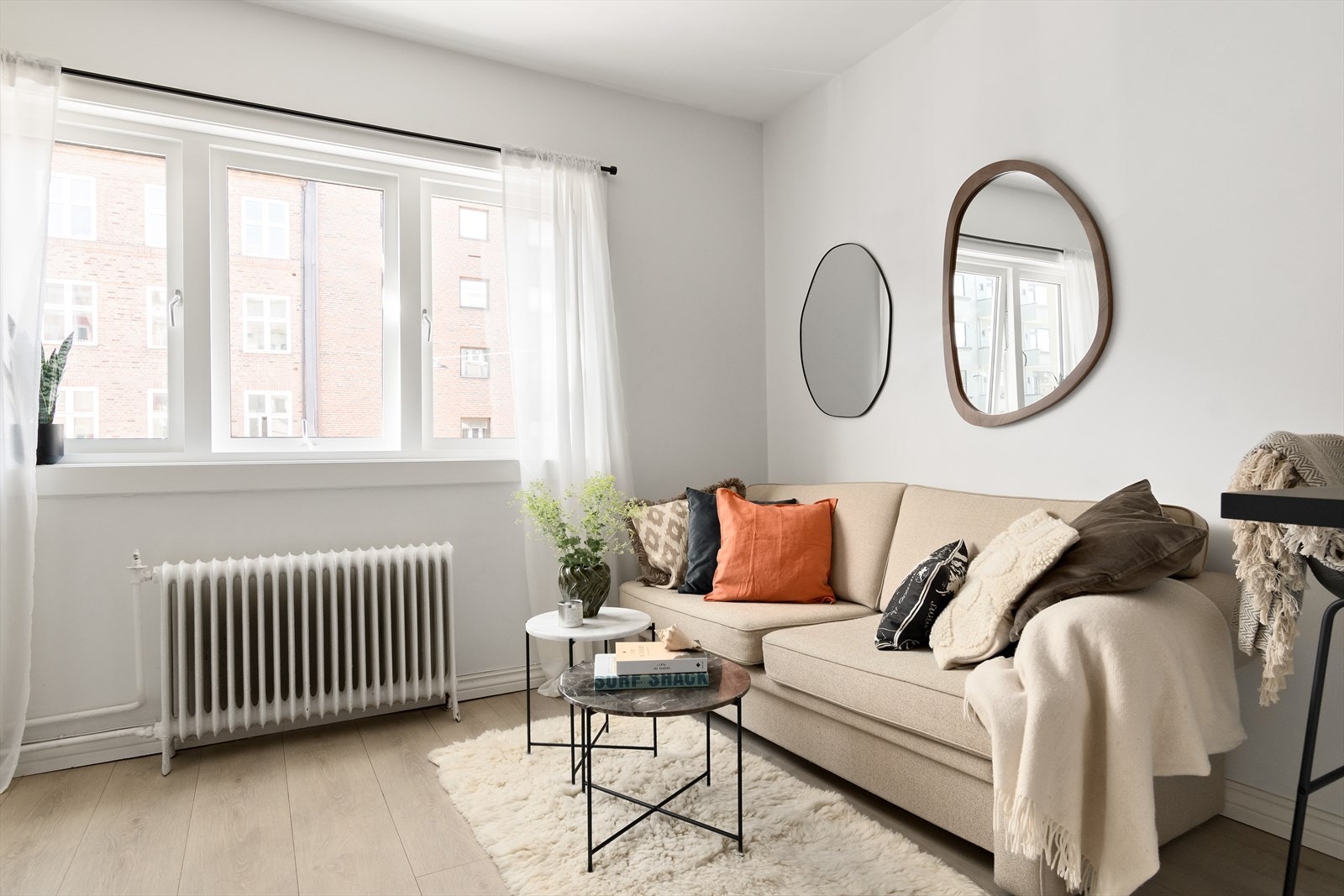 Det er god plass til sofa og tilhørende møblement. Galleribilde