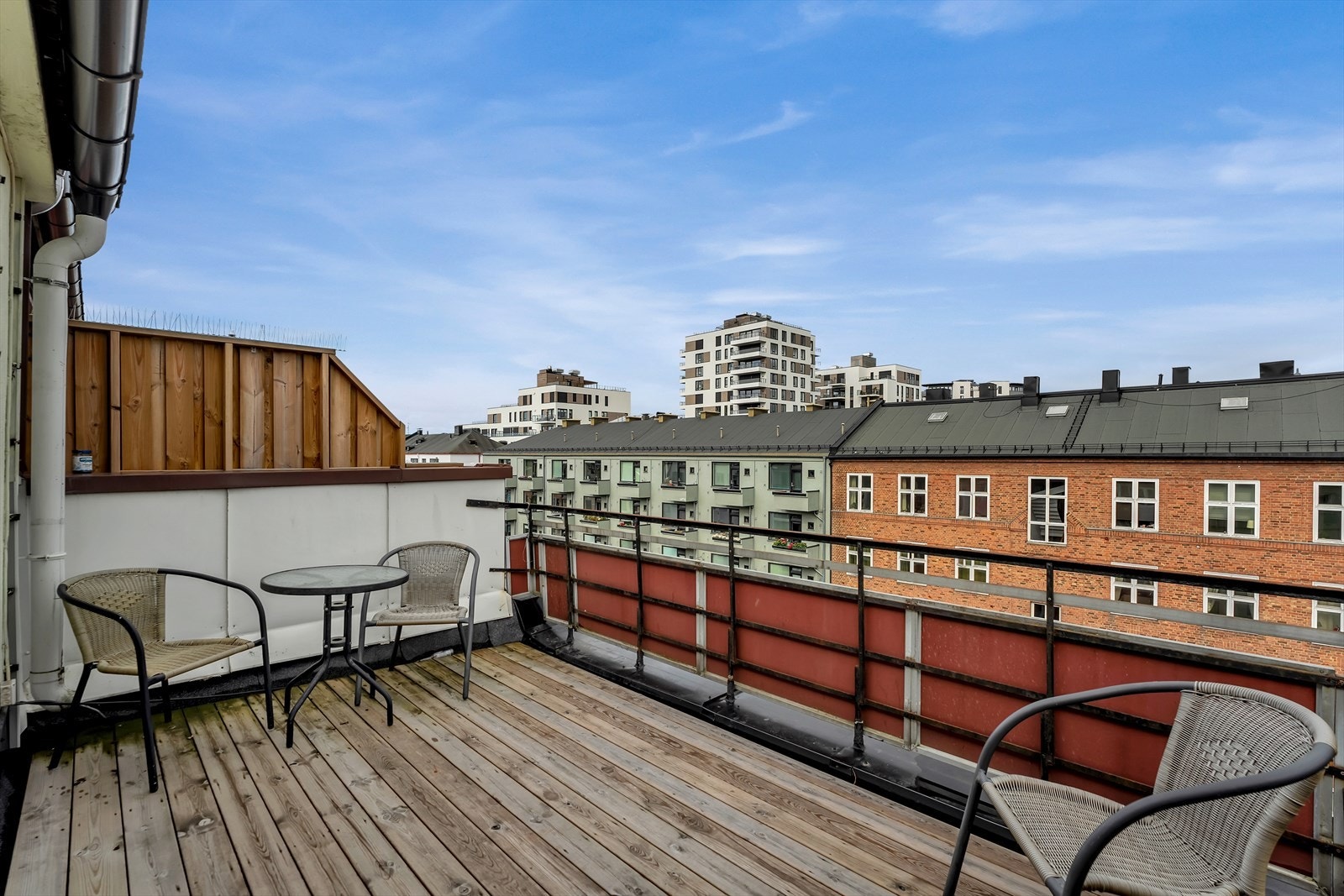 Felles takterrasse vendt mot nord-vest. Her kan man nyte lange sommerkvelder. Galleribilde