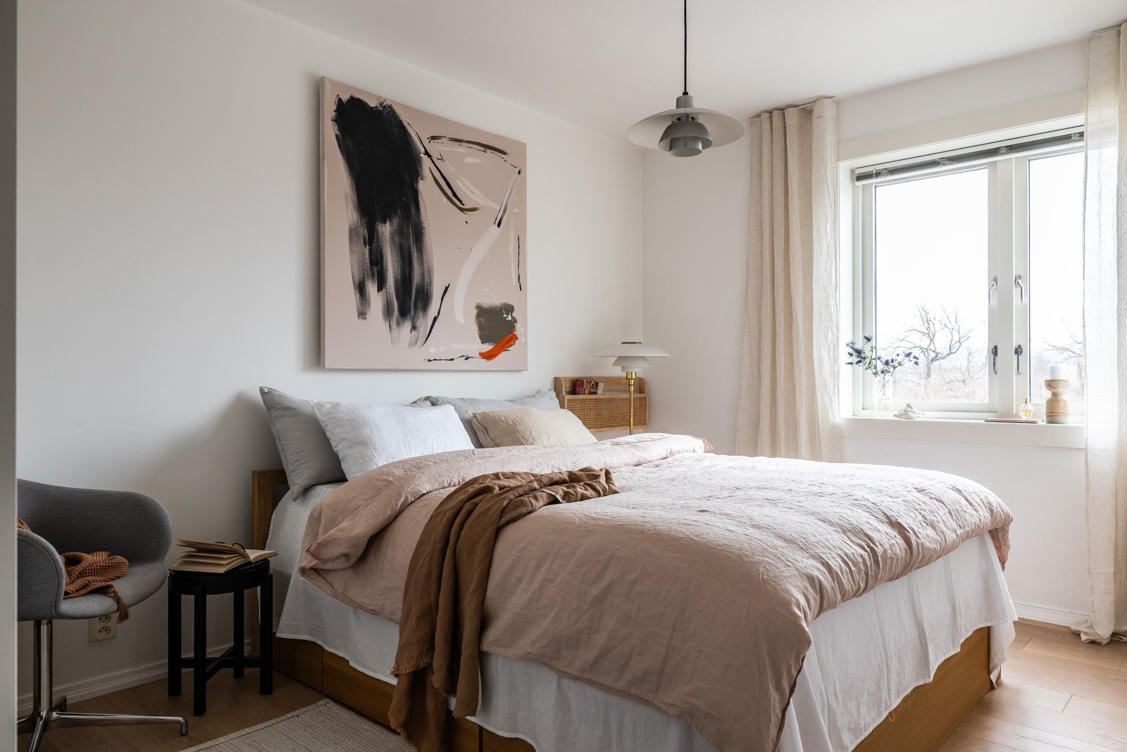 Boligen har to gode soverom. Begge soverommene har god plass til dobbeltseng. Galleribilde