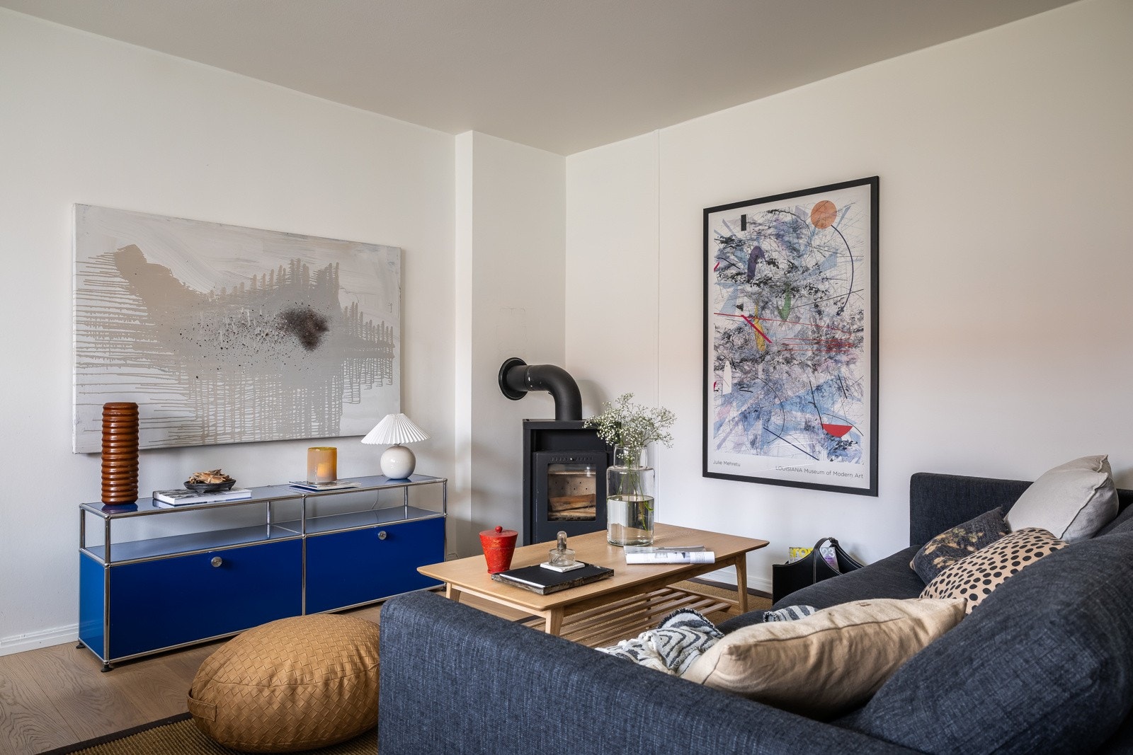 Vedovn i stuen bidrar både med varme og hygge. Galleribilde