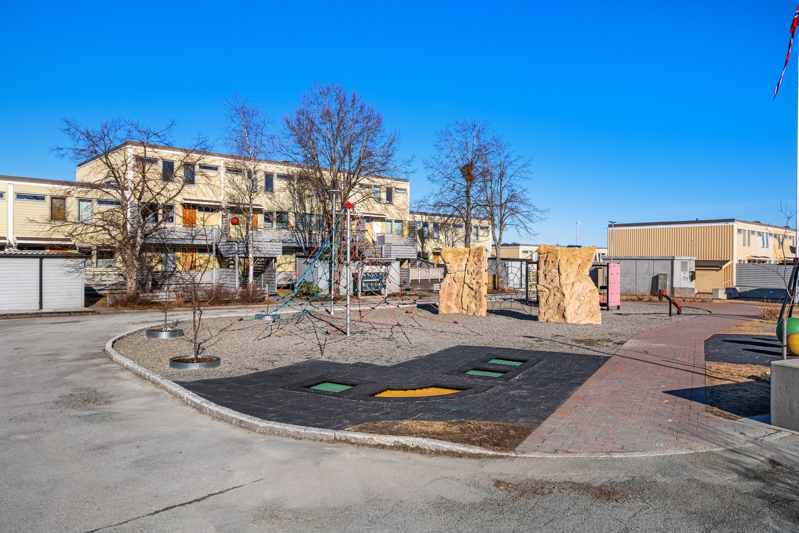 Felles lekeplass. Galleribilde