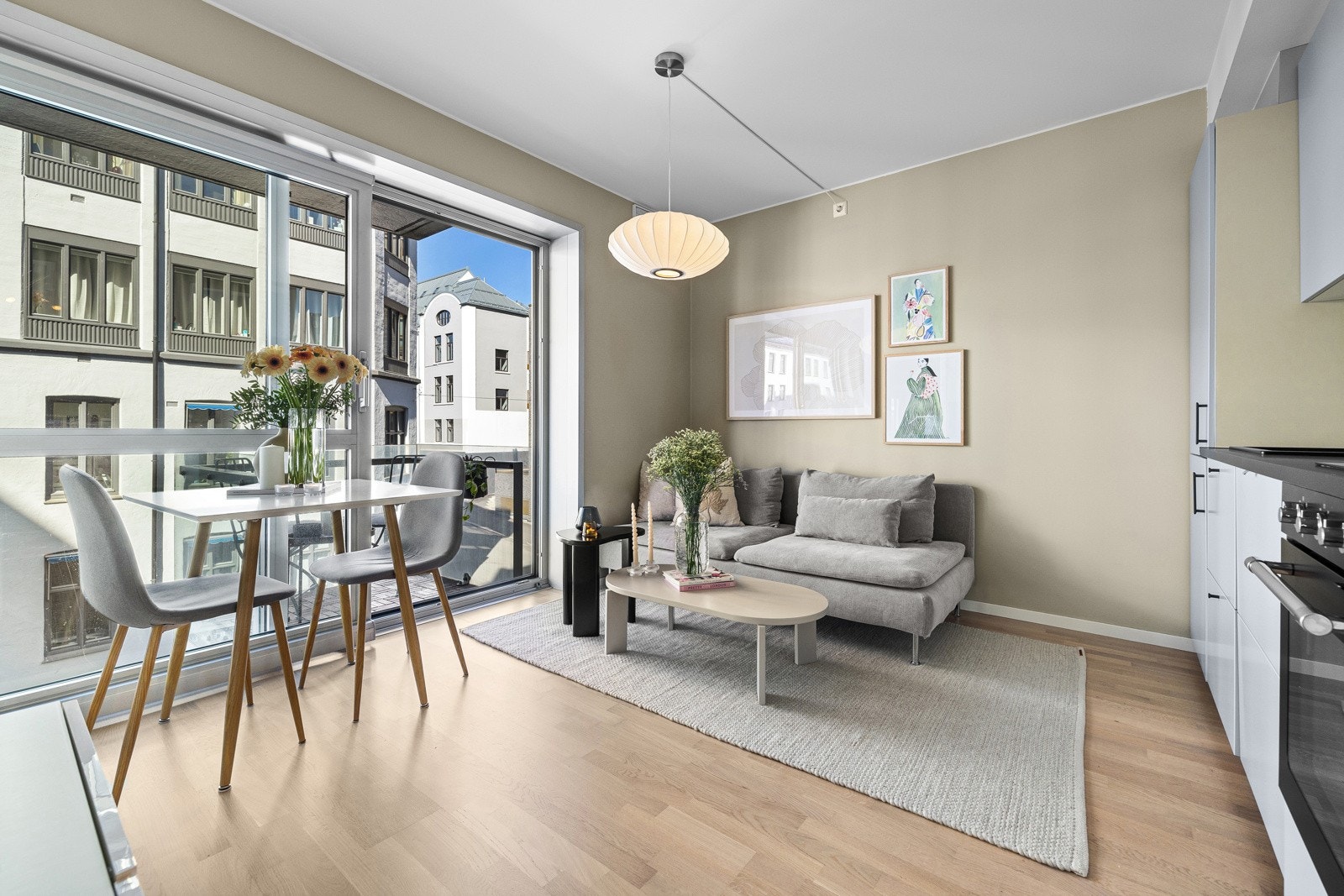 Velkommen til Waldemars Hage 4! Et attraktivt hjem i meget sentrale omgivelser. Galleribilde