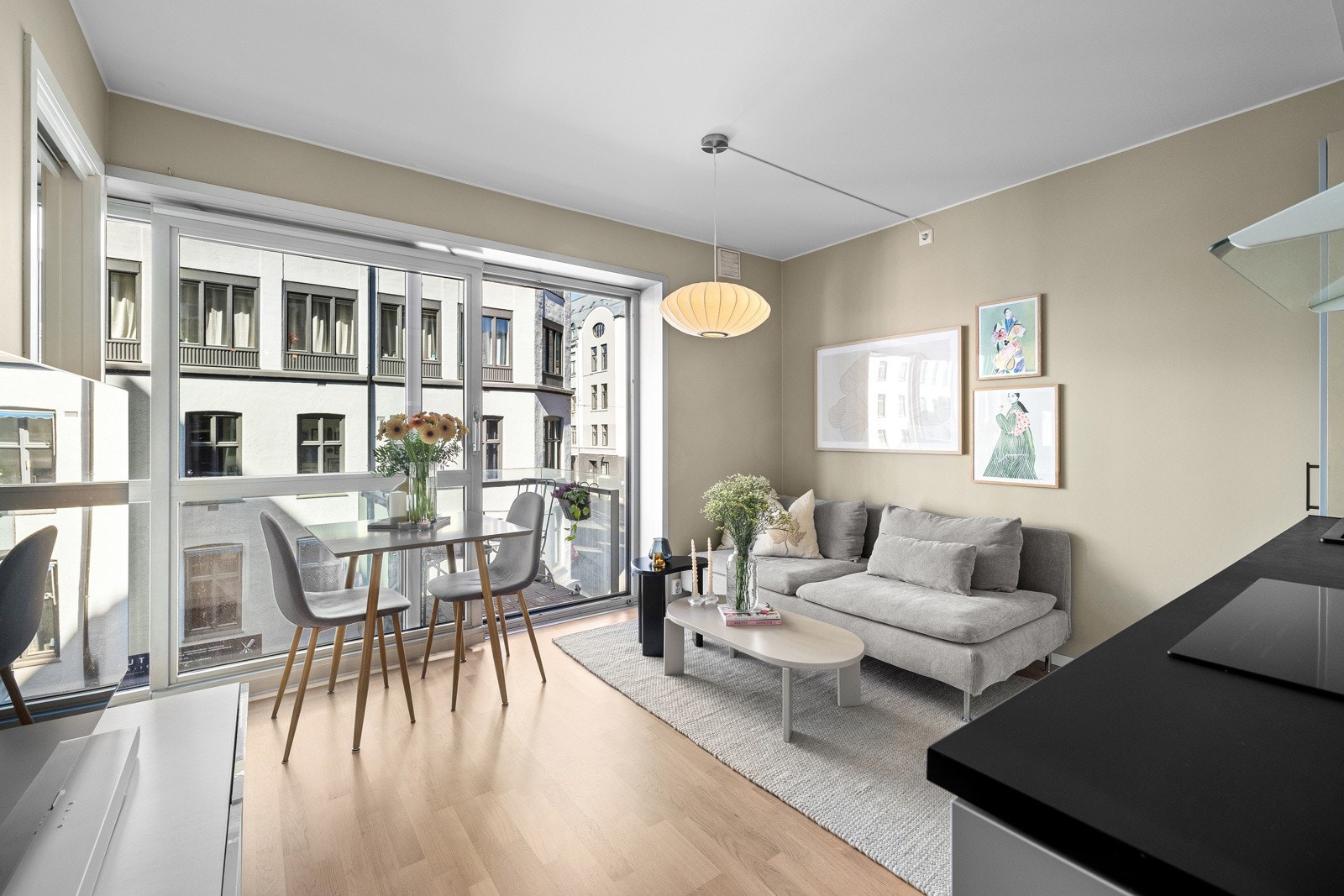 Høyreiste vinduer sørger for et lyst og trivelig hjem. Galleribilde