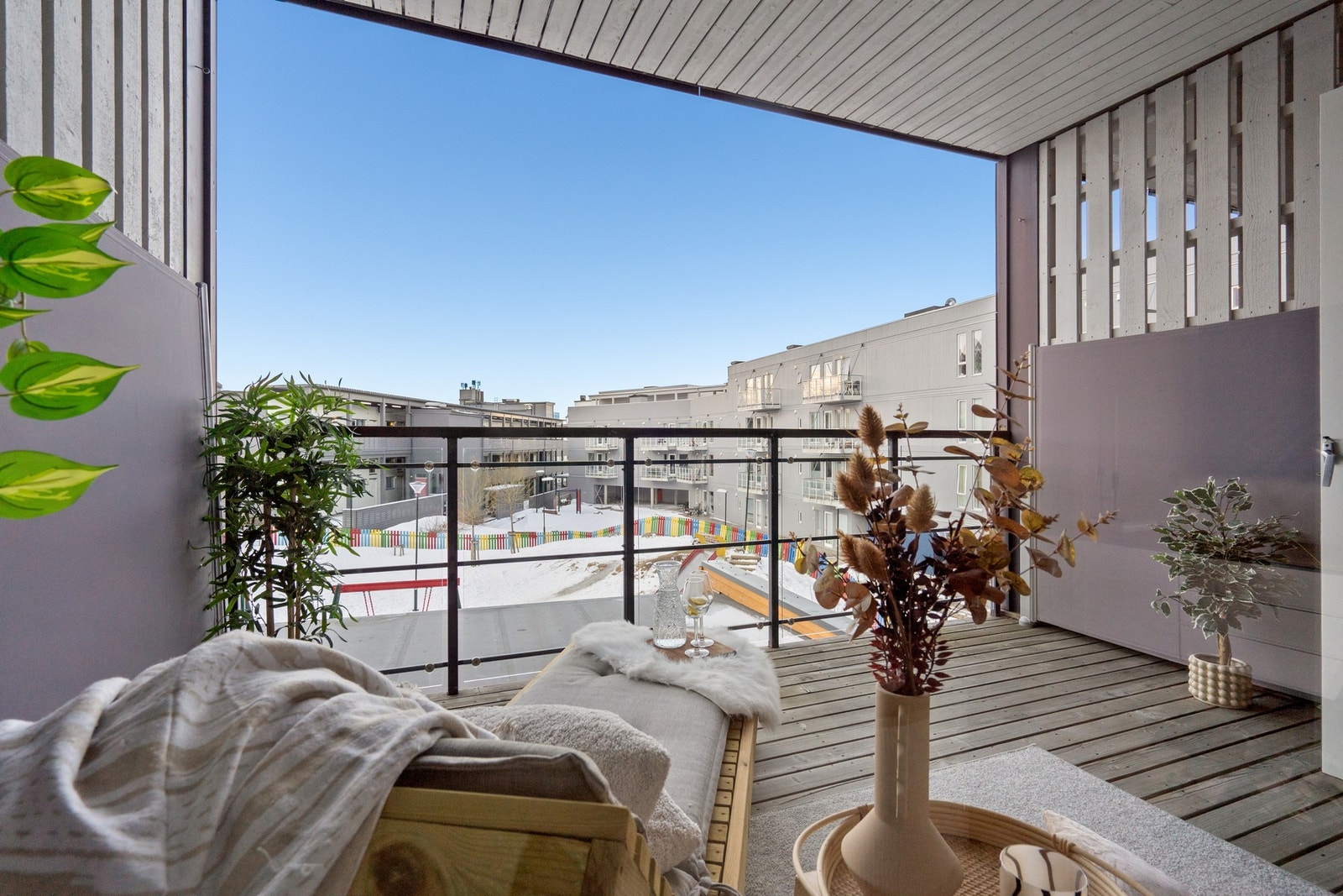 Meget solrik terrasse Galleribilde