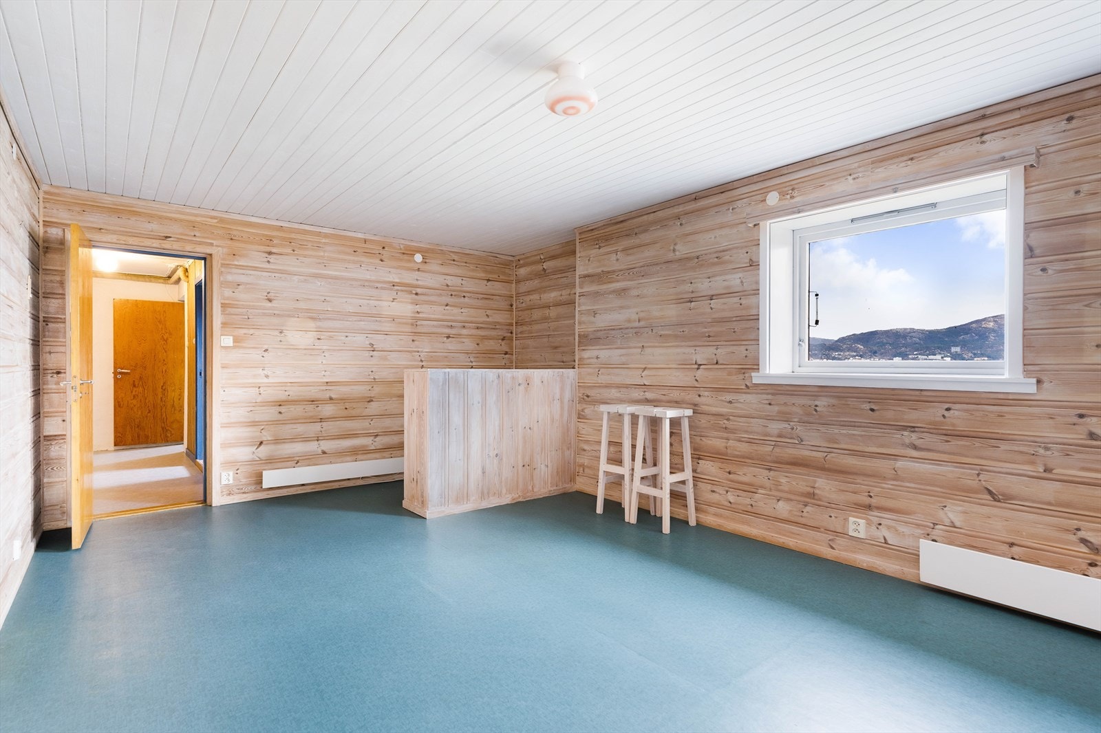 Gode vindusflater med rikelig lysinnslipp. Galleribilde