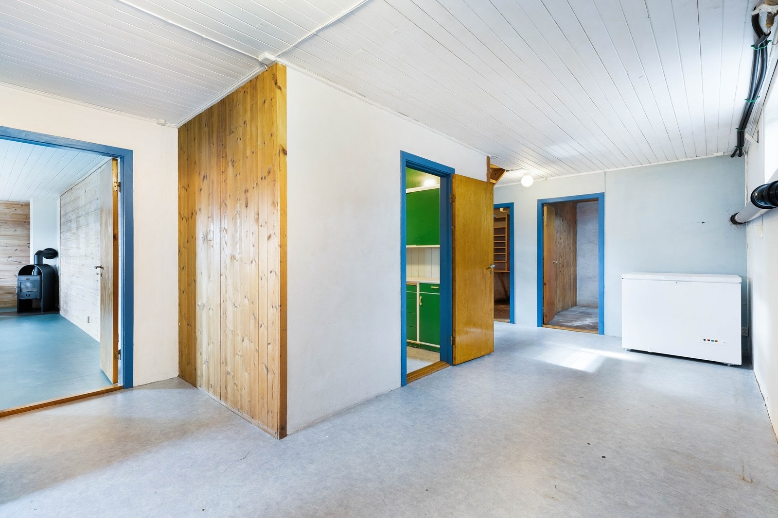 Gangen/hallen i underetasjen er av virkelig god størrelse. Galleribilde