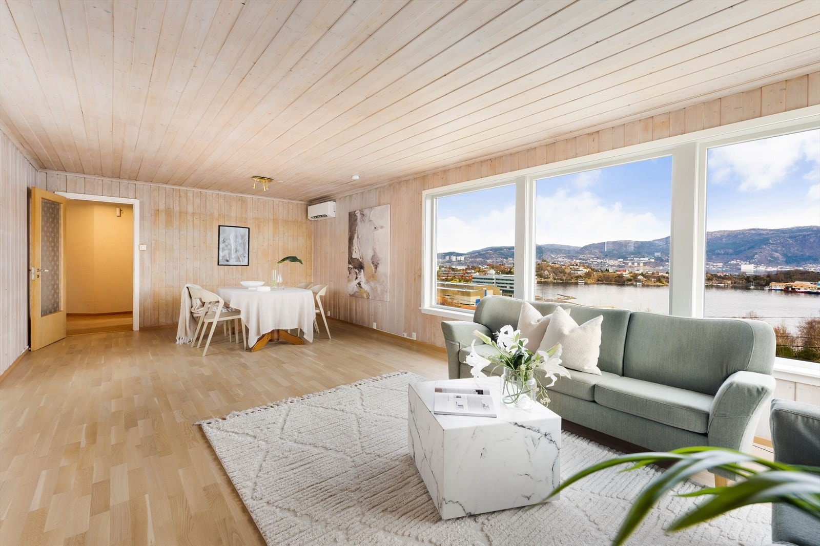Gode vindusflater gir rikelig med naturlig lysinnslipp. Galleribilde