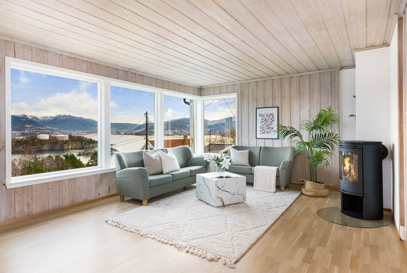 Øvre Strand 11 presentert av Dag Erik Fotland, EiendomsMegler 1 Askøy. Galleribilde