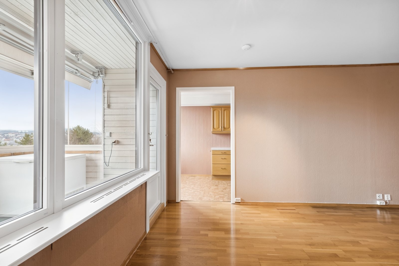 Fra stuen er det utgang til balkongen Galleribilde