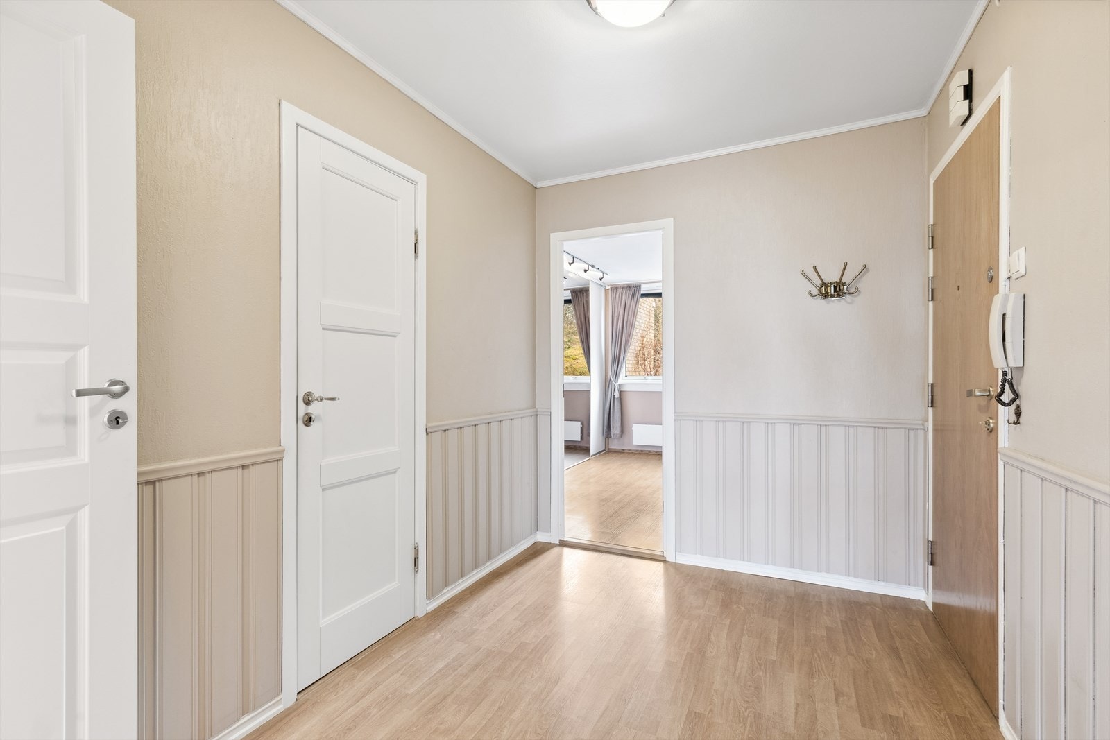 Fra entréen er det tilgang til innvendig bod Galleribilde