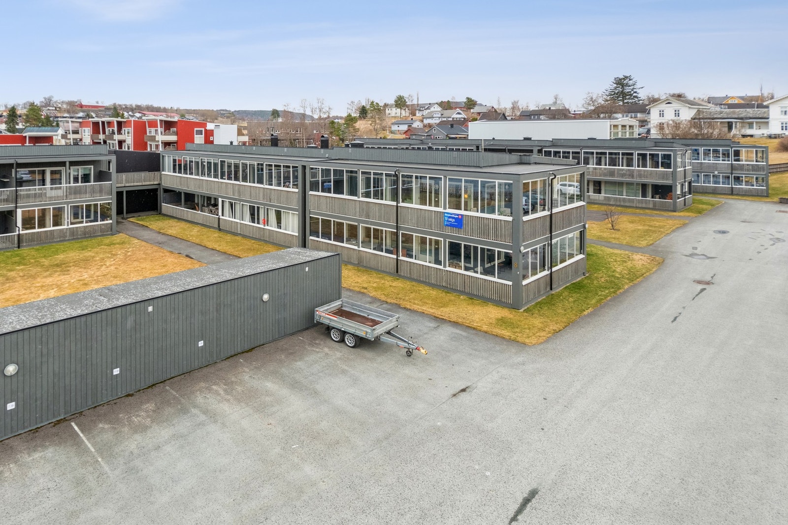 Leiligheten ligger fint til på enden i 2.etg med svært gode solforhold. Galleribilde