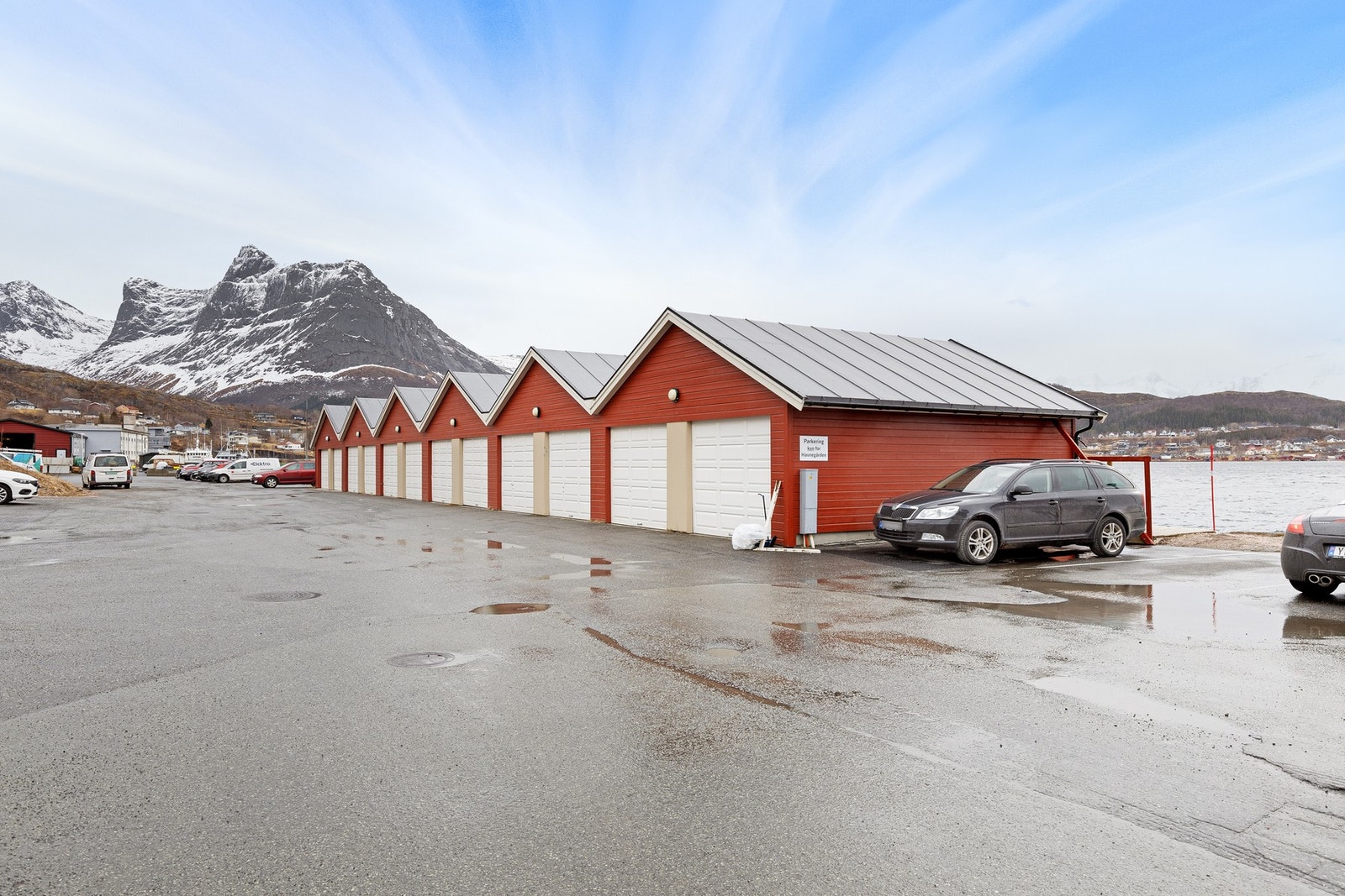 Det medfølger garasjeplass til leiligheten. Galleribilde