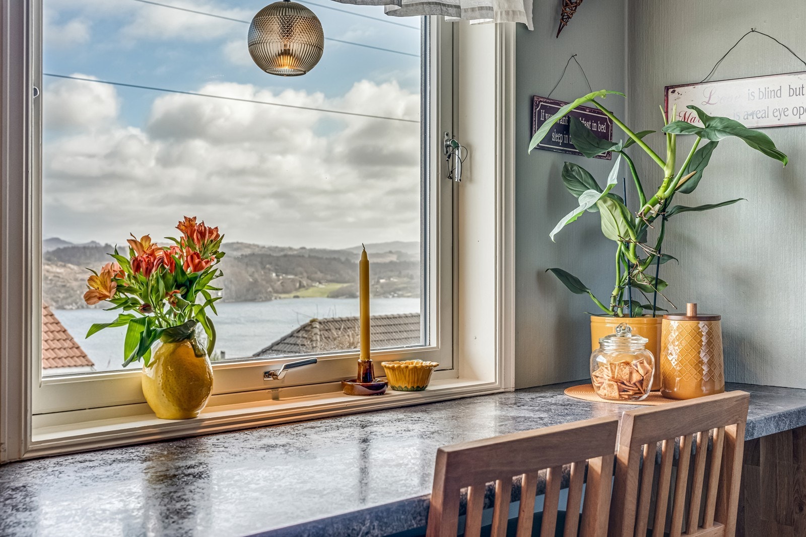 Sosialt kjøkken med barløsning Galleribilde