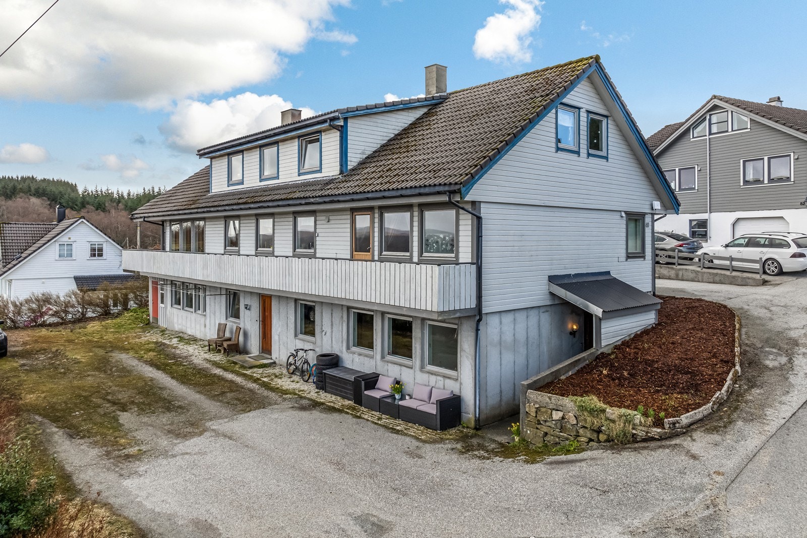 Stor enebolig med en fantastisk terrasse, magisk utsikt, store rom og 2 utleieleiligheter Galleribilde
