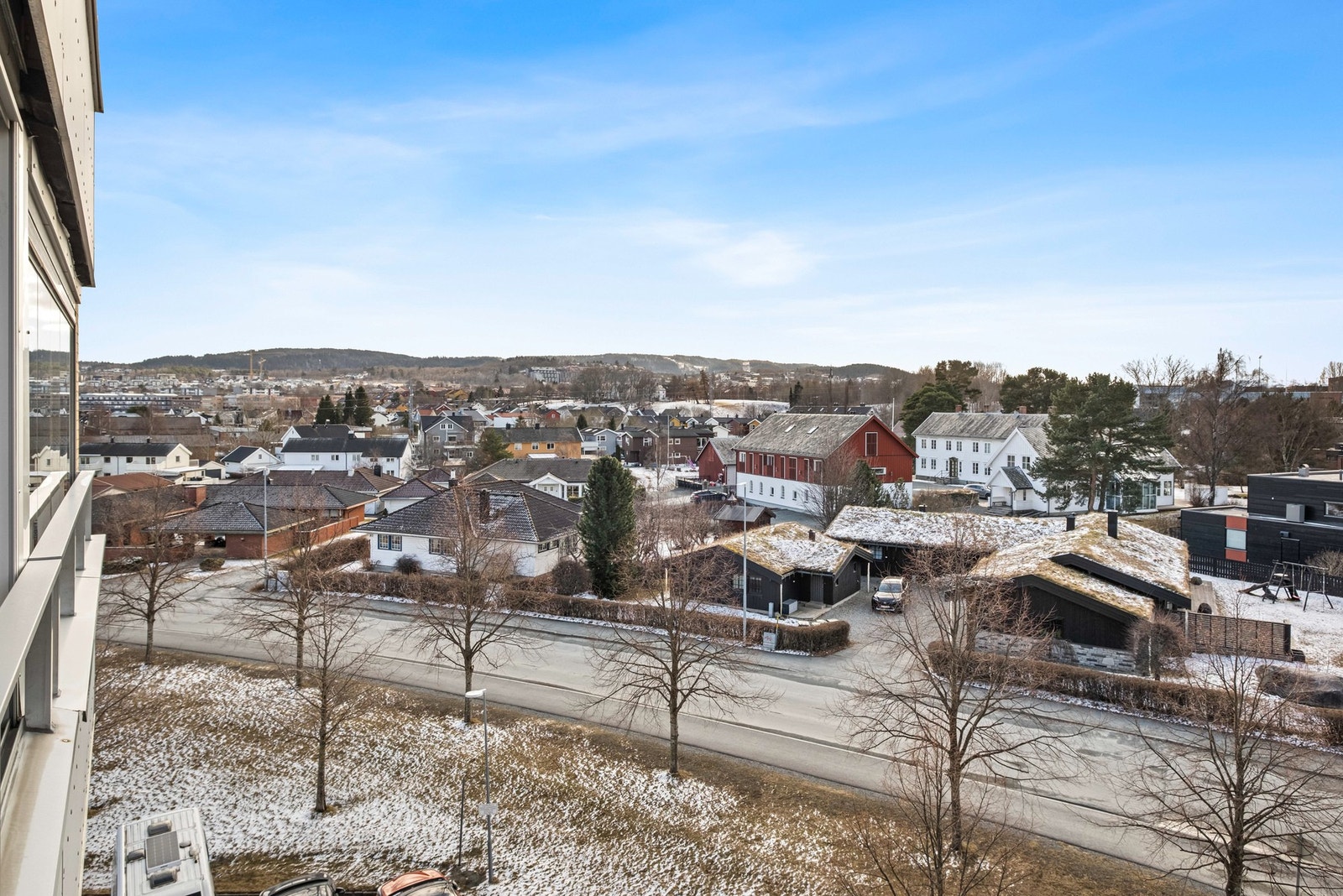 Flott utsikt fra balkongen i stue. Galleribilde