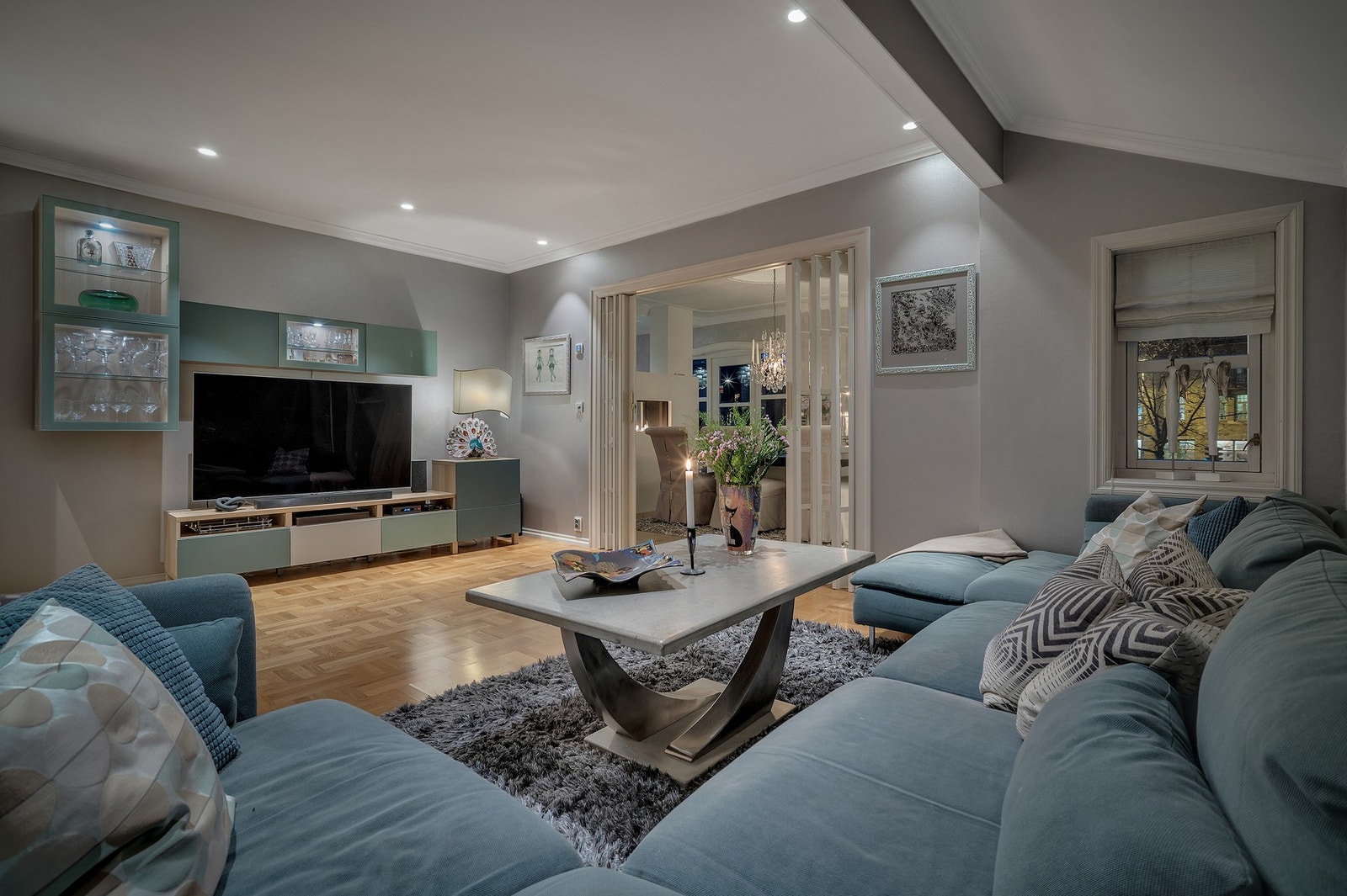 TV-stuen er på 23 kvm, og har god plass til stor sofagruppe og TV-sone. Galleribilde