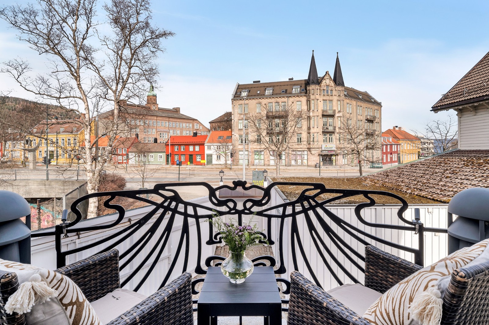 Fra kjøkkenet har man direkte tilgang til egen balkong. Galleribilde