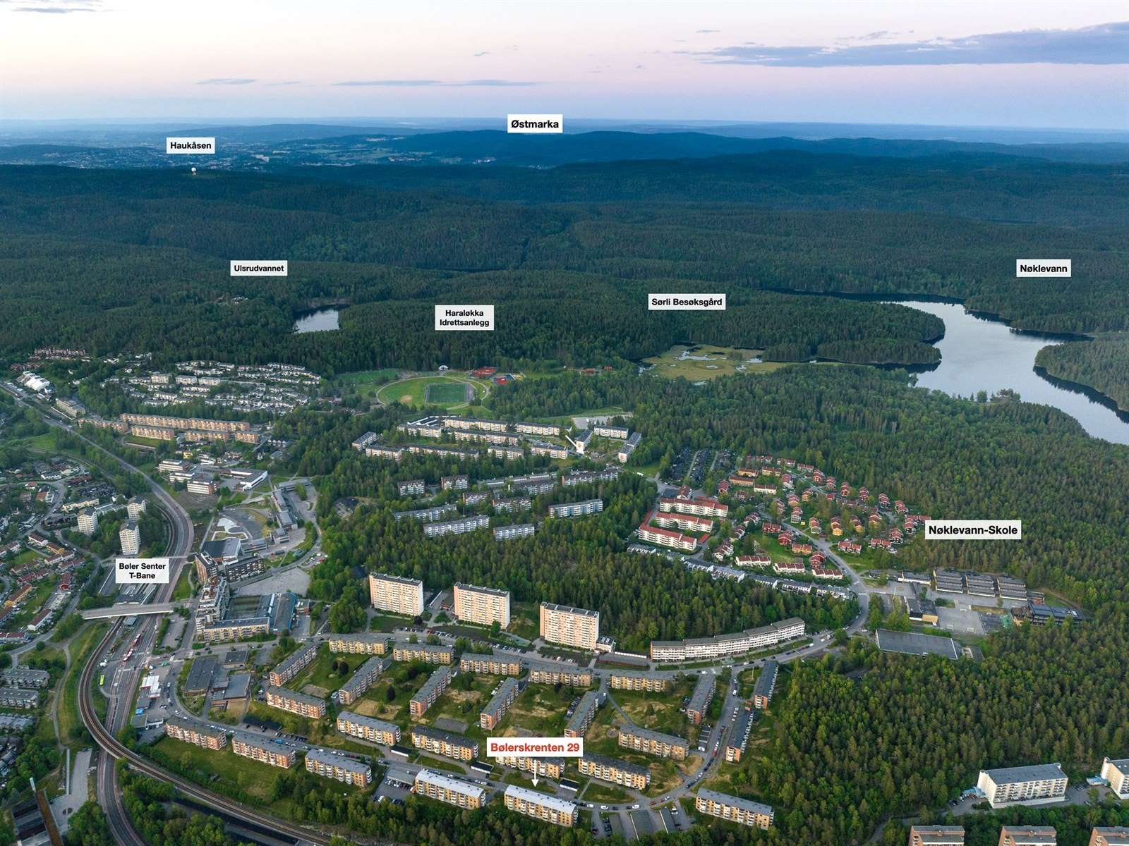 Luftig oversiktsbilde av nabolaget og landskap Galleribilde